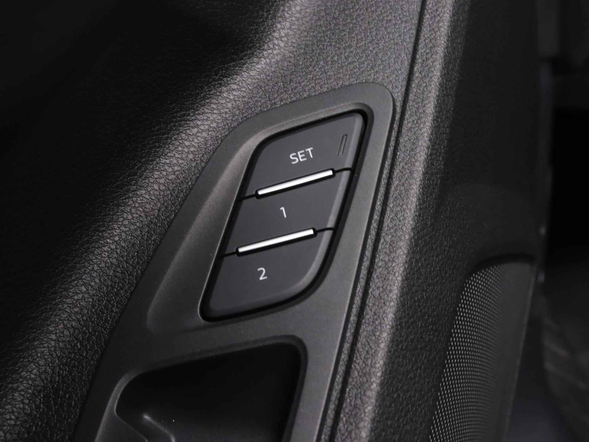 Audi Q3 40 TFSI Quattro S edition 190PK | S-line | Automaat | Panoramadak | Camera | Trekhaak | Optiek zwart | Navigatie | Climate Control | Audi Soundsystem | Matrix Led | Privacy glass | Stoelverwarming | Adaptive cruise control | Fabrieksgarantie tot 2027 | - 25/33