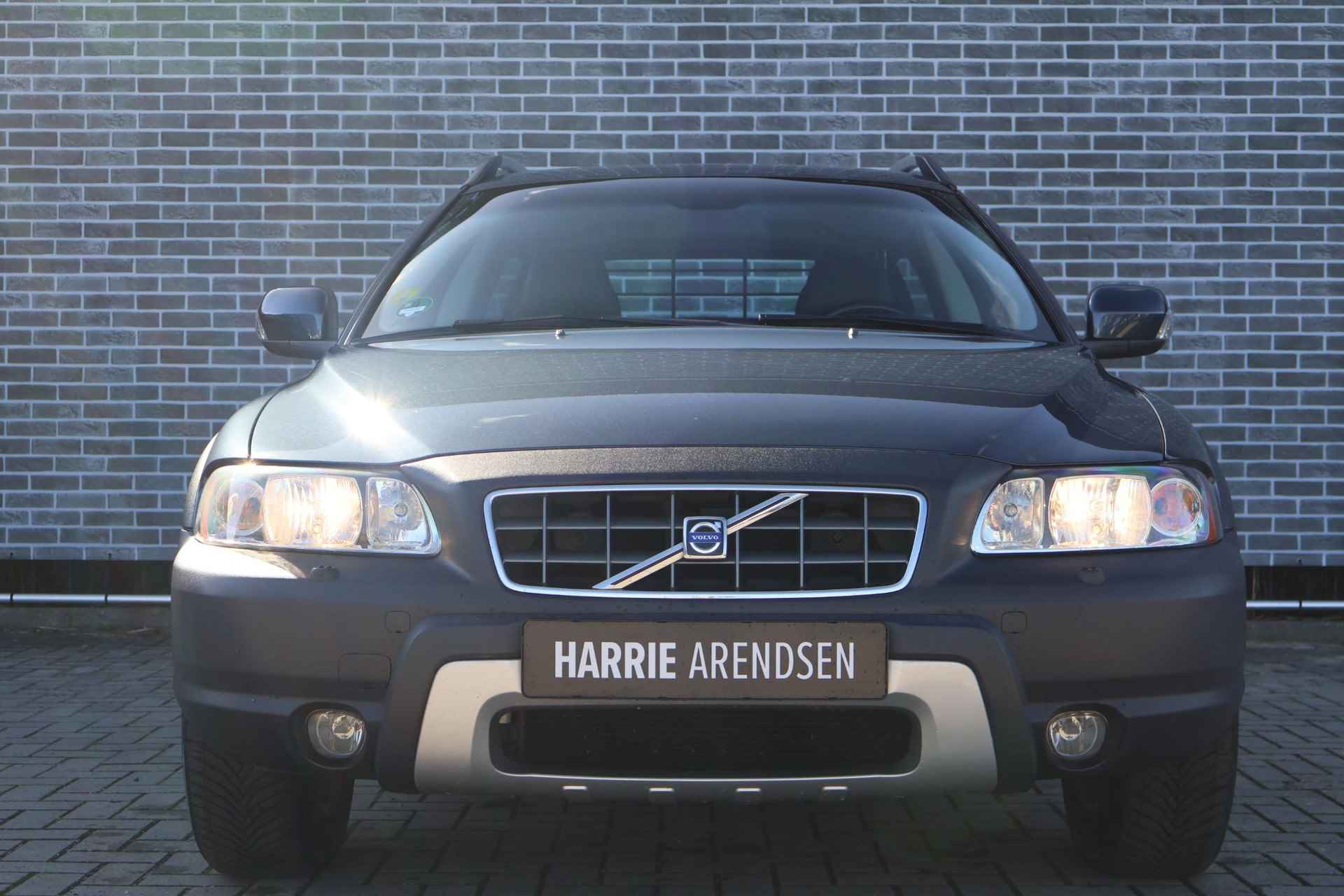 Volvo XC70 2.5 T AWD Momentum | Trekhaak | Lederen Bekleding | Navigatie | All Season banden | Climate control | Cruise control | Spoiler | 1800kg trekgewicht | - 5/25