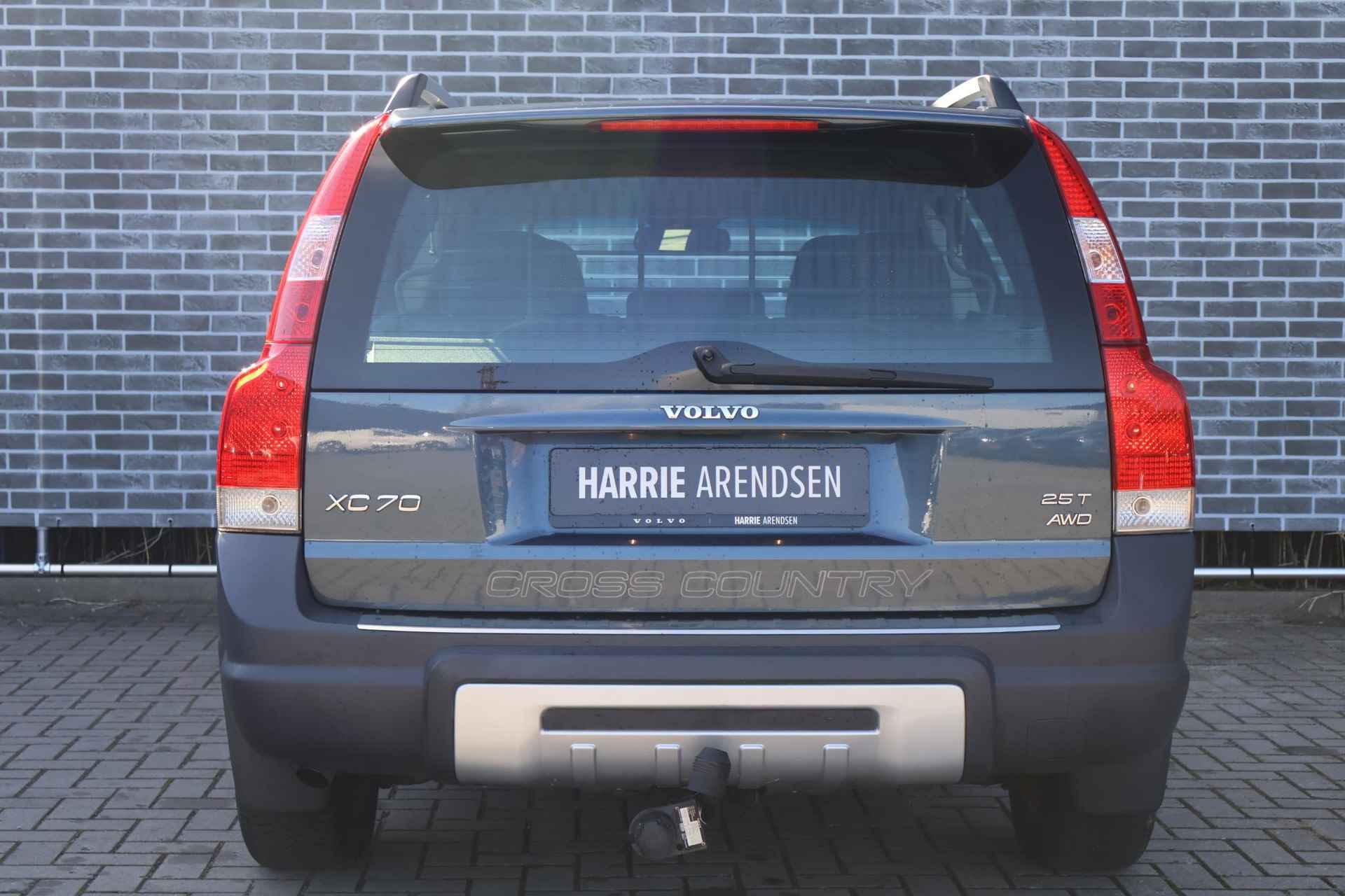 Volvo XC70 2.5 T AWD Momentum | Trekhaak | Lederen Bekleding | Navigatie | All Season banden | Climate control | Cruise control | Spoiler | 1800kg trekgewicht | - 6/25