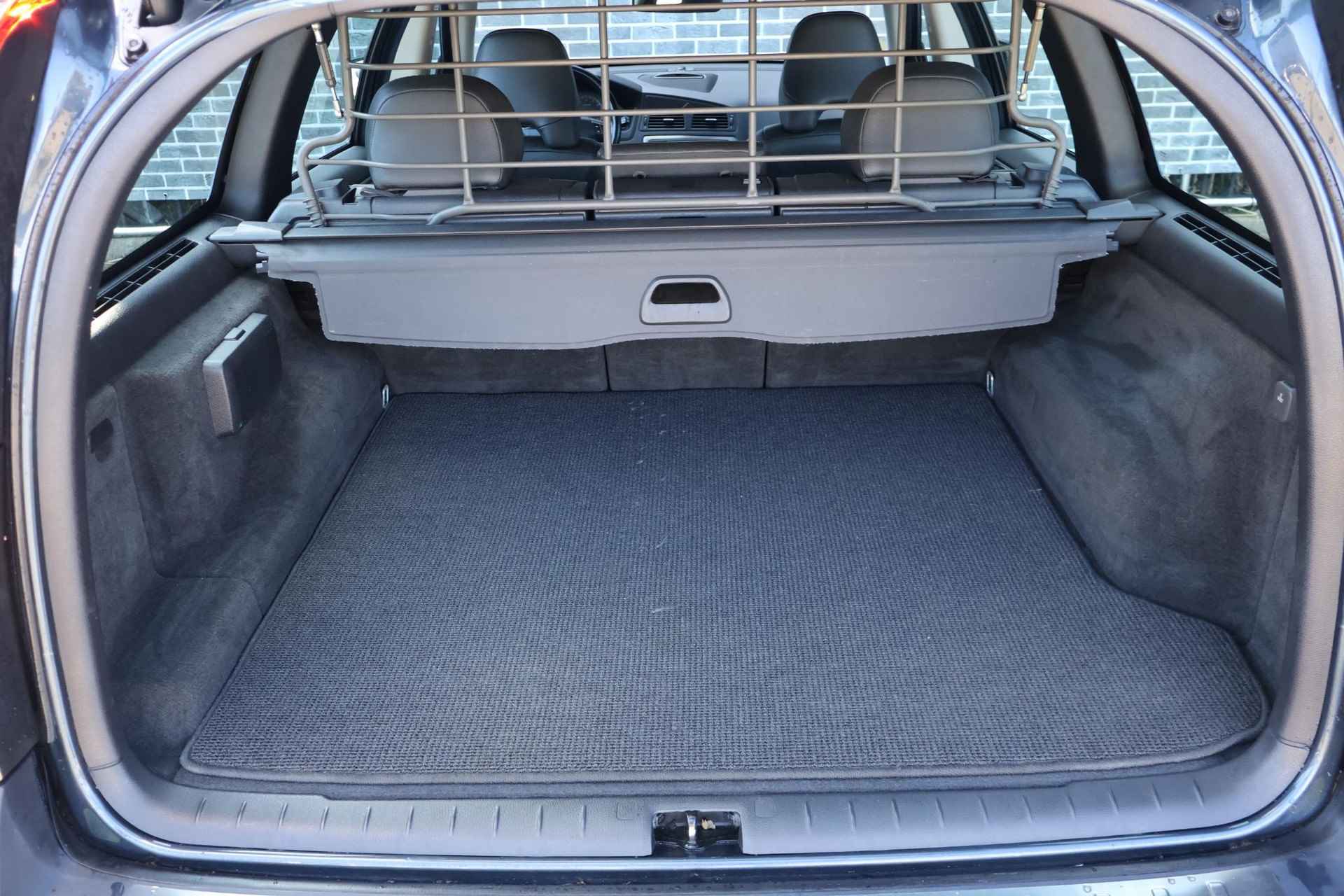 Volvo XC70 2.5 T AWD Momentum | Trekhaak | Lederen Bekleding | Navigatie | All Season banden | Climate control | Cruise control | Spoiler | 1800kg trekgewicht | - 14/25