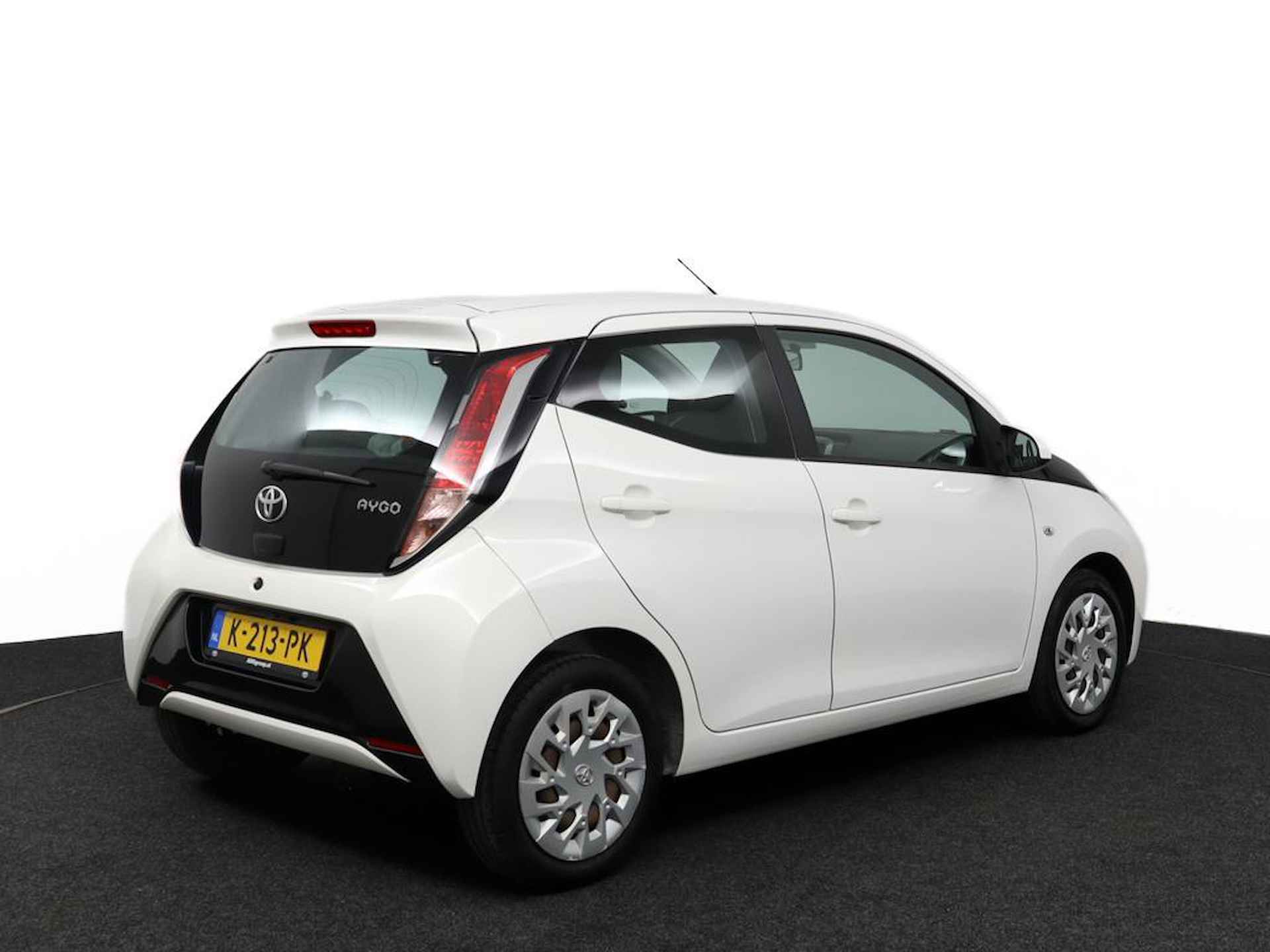 Toyota Aygo 1.0 VVT-i x-play - 2/51