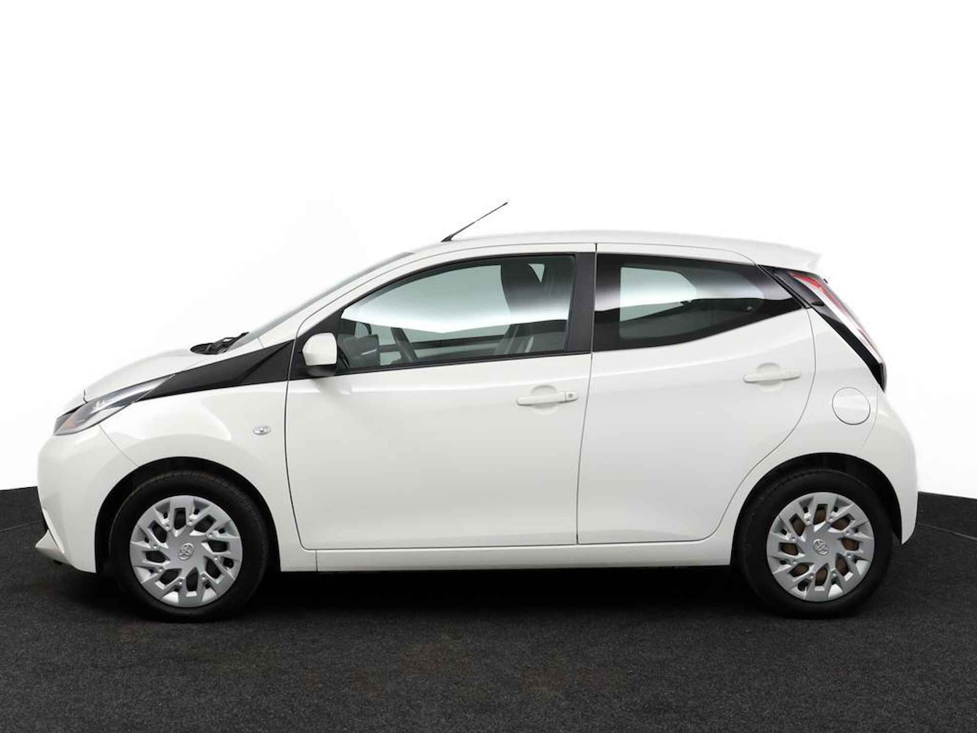 Toyota Aygo 1.0 VVT-i x-play - 3/51