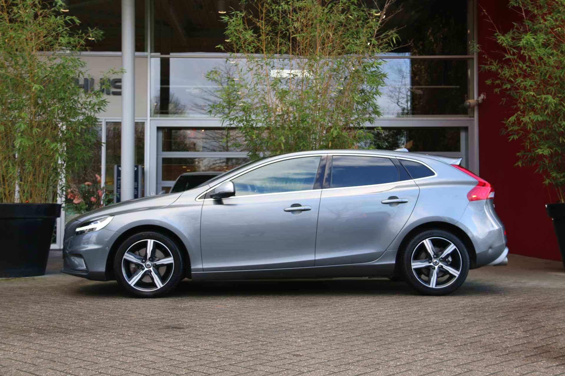 Volvo V40 T3 Polar+ Sport | R-Design | Harman/Kardon | Camera | Panoramadak | Keyless - 5/22