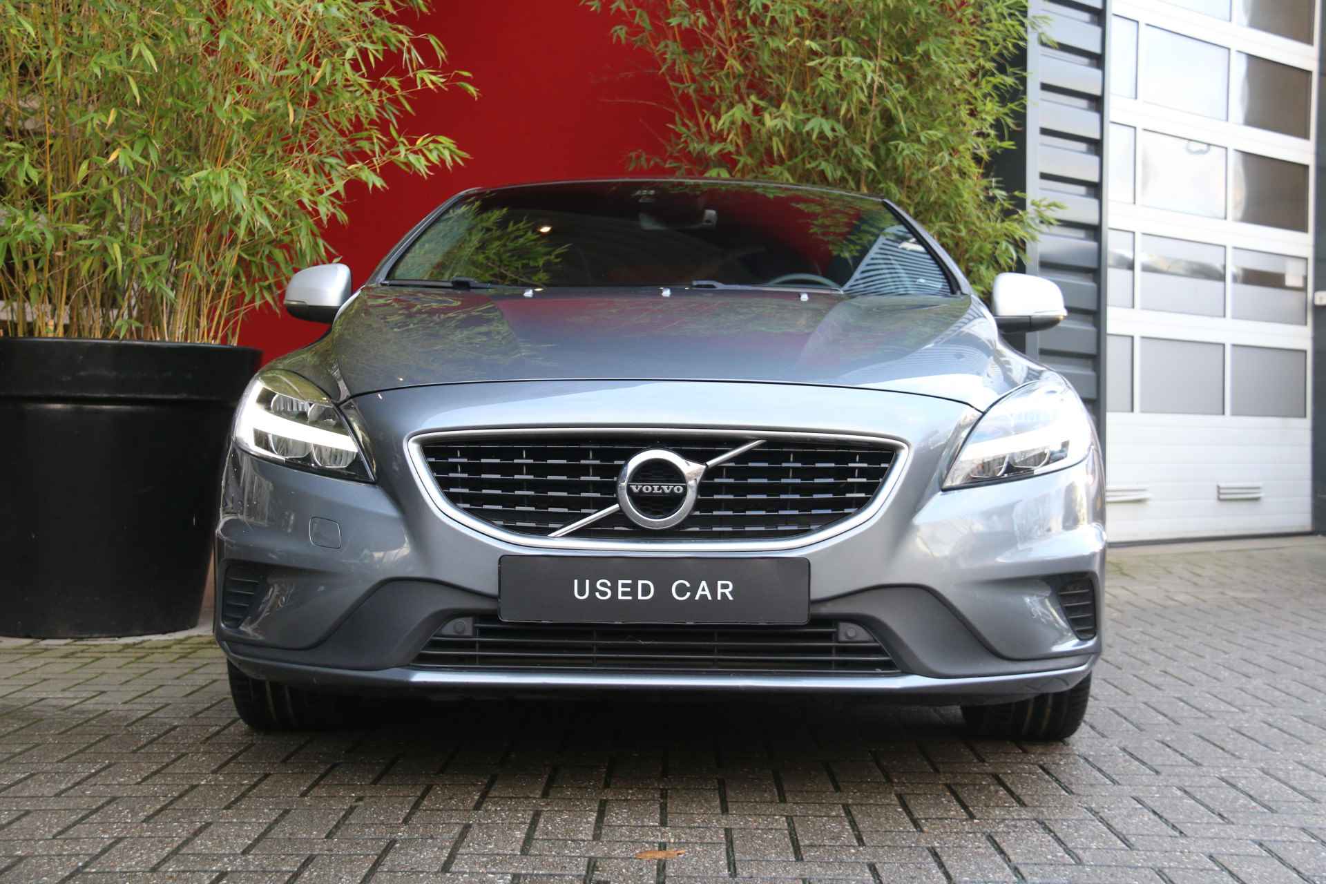 Volvo V40 T3 Polar+ Sport | R-Design | Harman/Kardon | Camera | Panoramadak | Keyless - 10/22