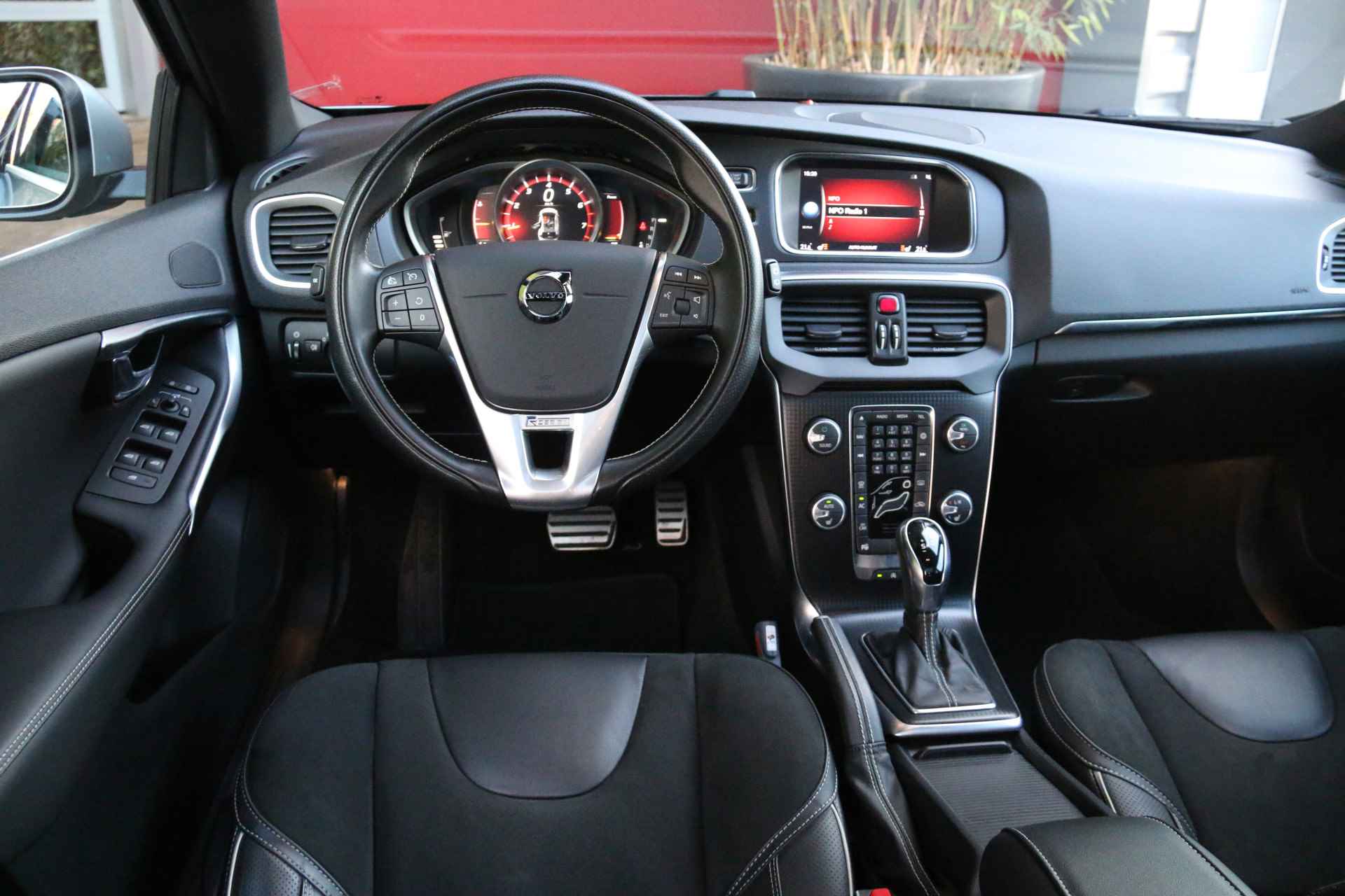 Volvo V40 T3 Polar+ Sport | R-Design | Harman/Kardon | Camera | Panoramadak | Keyless - 12/22