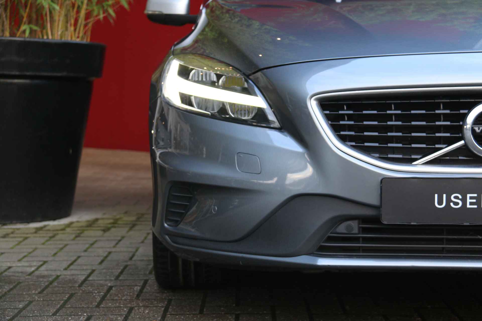 Volvo V40 T3 Polar+ Sport | R-Design | Harman/Kardon | Camera | Panoramadak | Keyless - 20/22