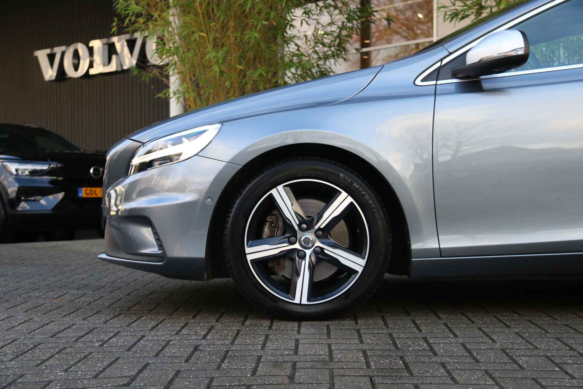 Volvo V40 T3 Polar+ Sport | R-Design | Harman/Kardon | Camera | Panoramadak | Keyless - 21/22