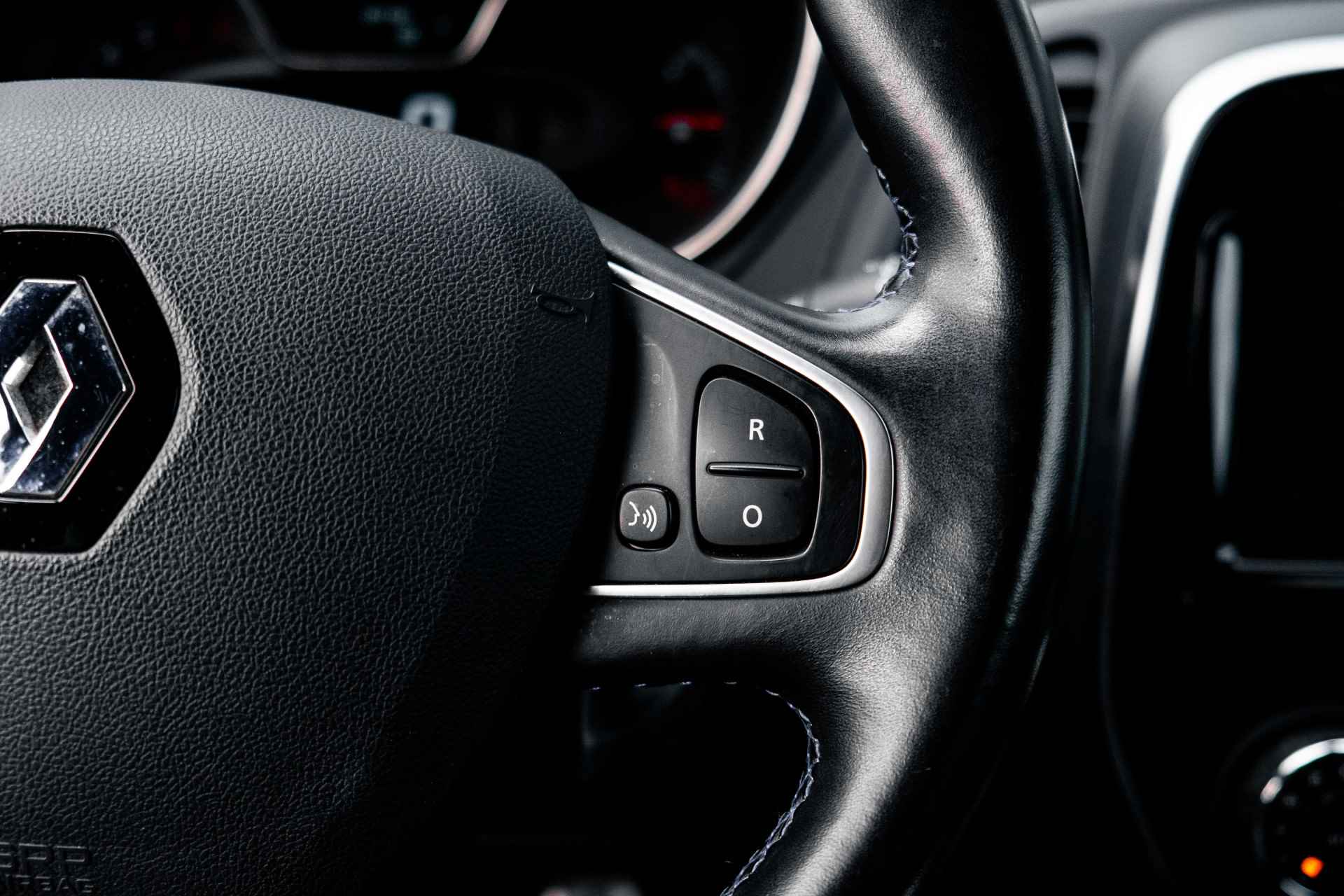 Renault Captur 1.3 TCe 150pk Version S | Sidesteps | Velours bekelding | ECC | NAVI | Camera achter | incl. Bovag rijklaarpakket met 12 maanden garantie - 11/49