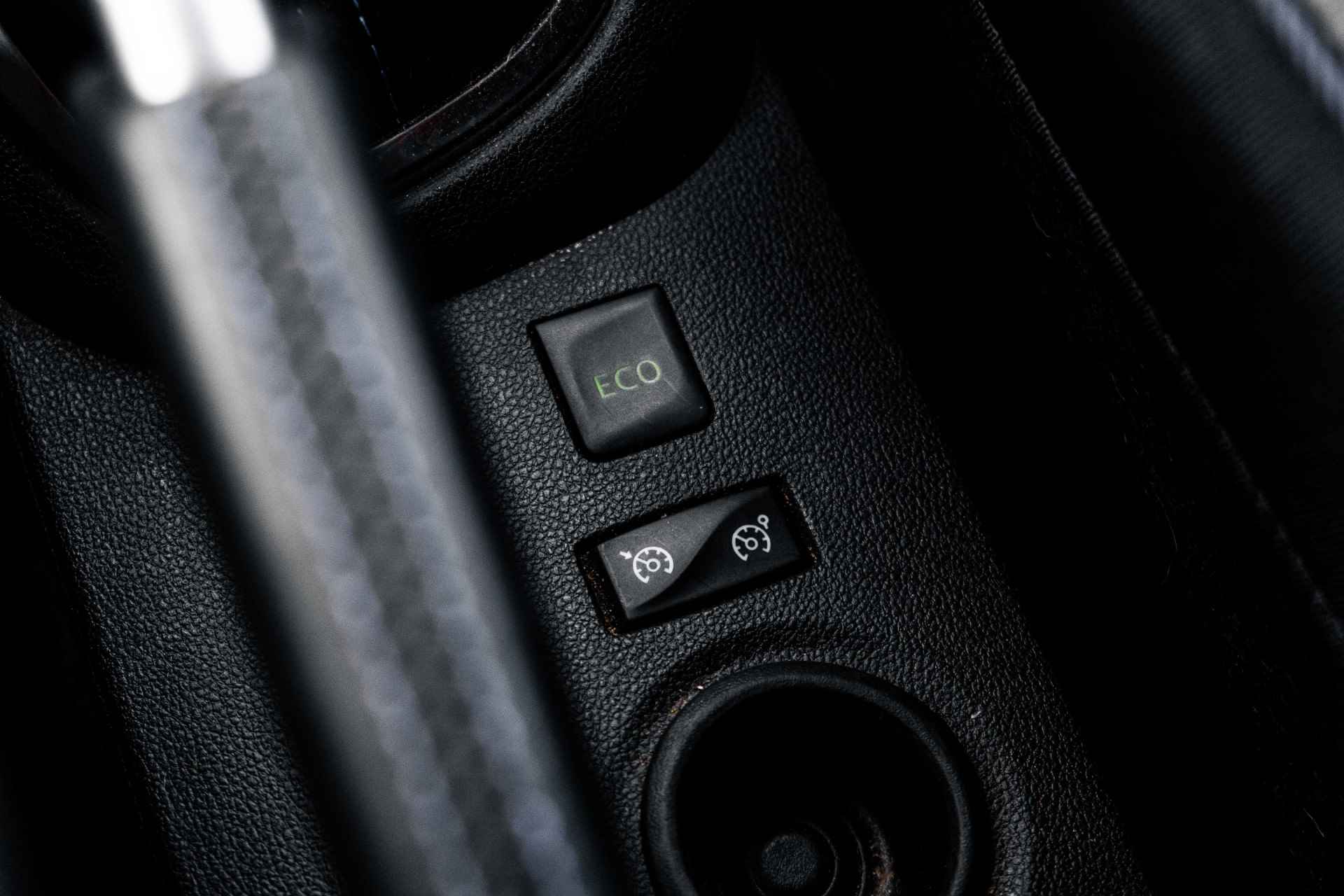 Renault Captur 1.3 TCe 150pk Version S | Sidesteps | Velours bekelding | ECC | NAVI | Camera achter | incl. Bovag rijklaarpakket met 12 maanden garantie - 41/49