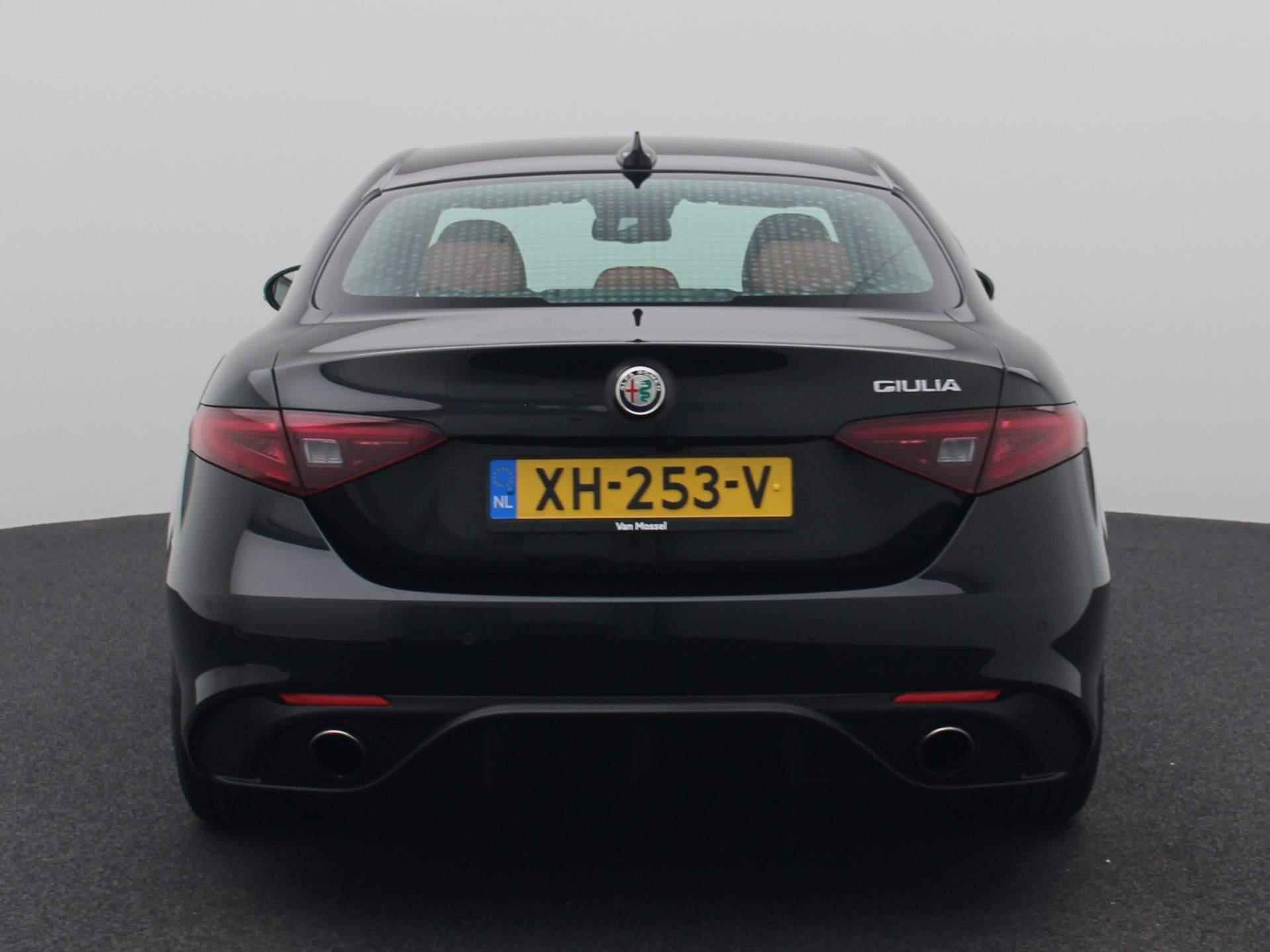 Alfa Romeo Giulia 2.0T Super | Camera | Lederen Bekleding | Climate-Control | Stoelverwarming | Stuurverwarming | Cruise-Control | bestuurder stoel elektrisch verstelbaar | - 5/45