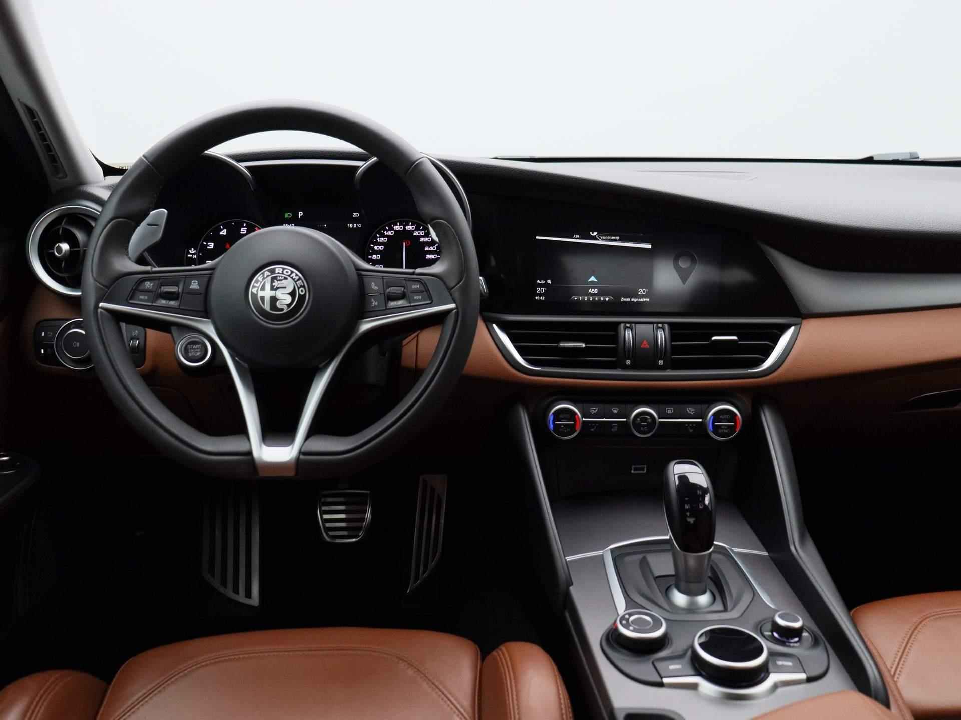 Alfa Romeo Giulia 2.0T Super | Camera | Lederen Bekleding | Climate-Control | Stoelverwarming | Stuurverwarming | Cruise-Control | bestuurder stoel elektrisch verstelbaar | - 7/45