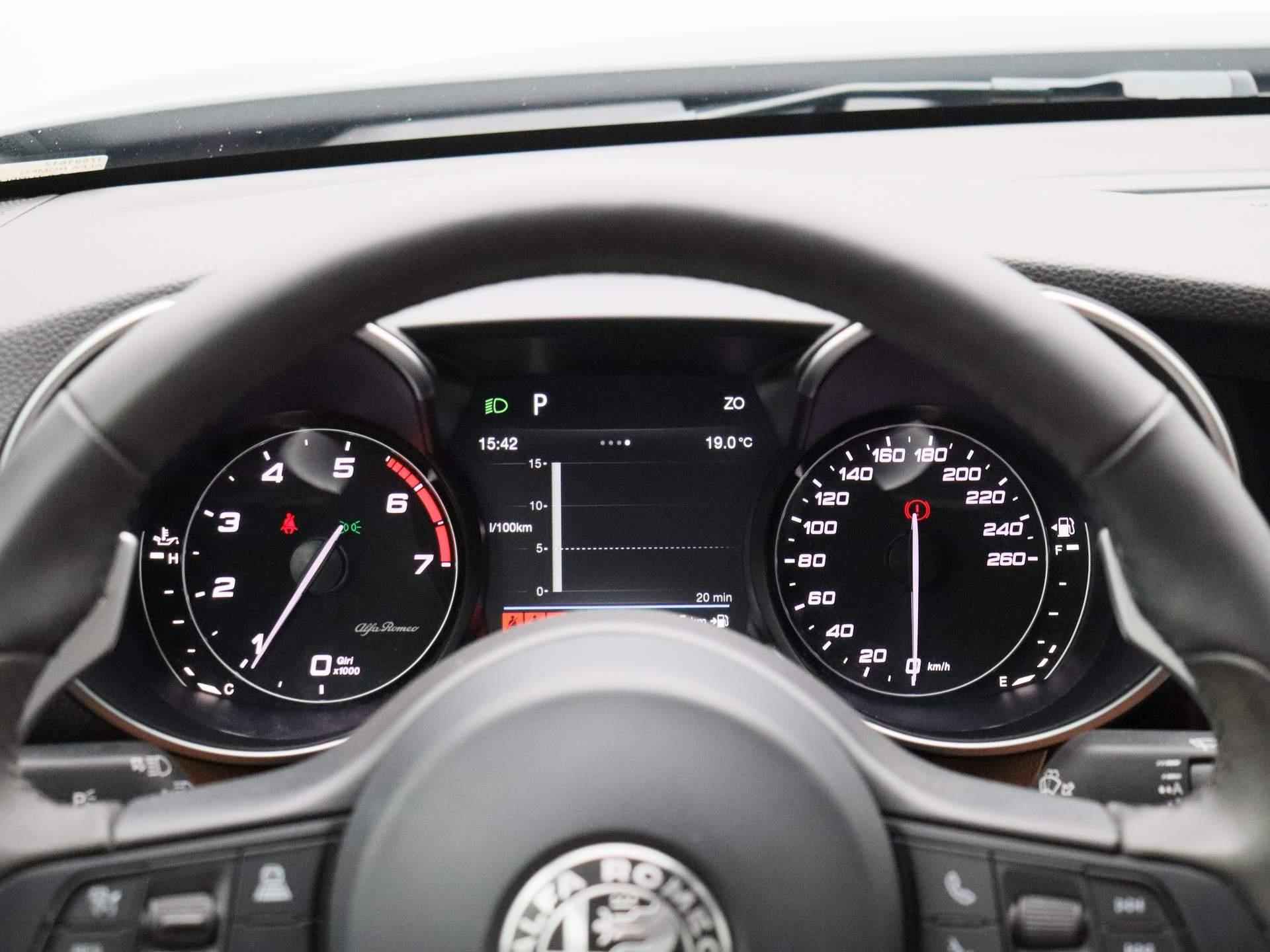 Alfa Romeo Giulia 2.0T Super | Camera | Lederen Bekleding | Climate-Control | Stoelverwarming | Stuurverwarming | Cruise-Control | bestuurder stoel elektrisch verstelbaar | - 8/45
