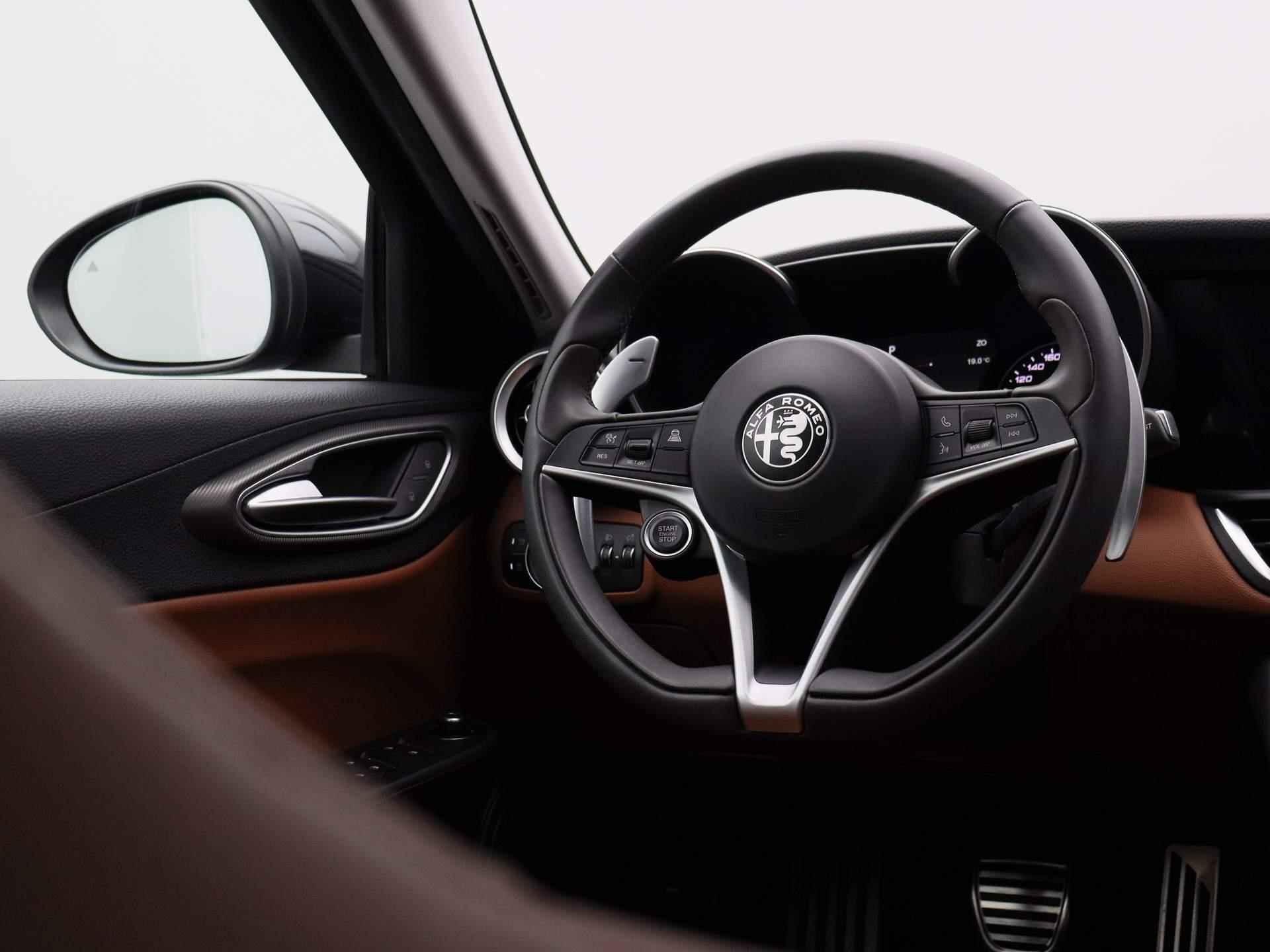Alfa Romeo Giulia 2.0T Super | Camera | Lederen Bekleding | Climate-Control | Stoelverwarming | Stuurverwarming | Cruise-Control | bestuurder stoel elektrisch verstelbaar | - 11/45