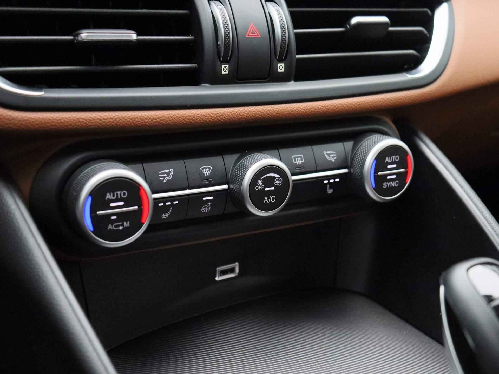 Alfa Romeo Giulia 2.0T Super | Camera | Lederen Bekleding | Climate-Control | Stoelverwarming | Stuurverwarming | Cruise-Control | bestuurder stoel elektrisch verstelbaar | - 19/45