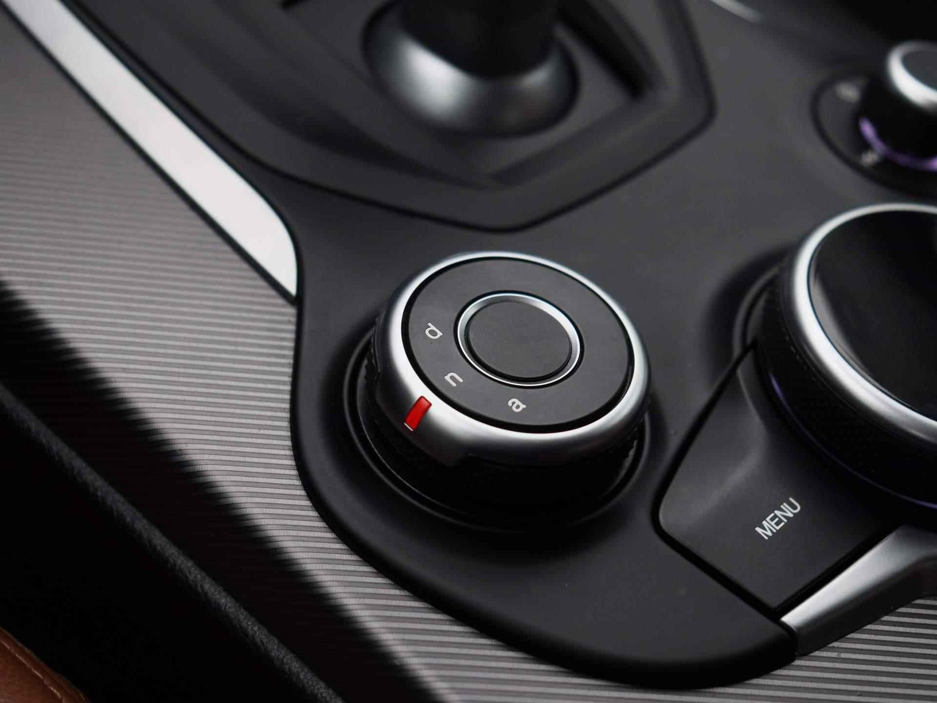 Alfa Romeo Giulia 2.0T Super | Camera | Lederen Bekleding | Climate-Control | Stoelverwarming | Stuurverwarming | Cruise-Control | bestuurder stoel elektrisch verstelbaar | - 22/45