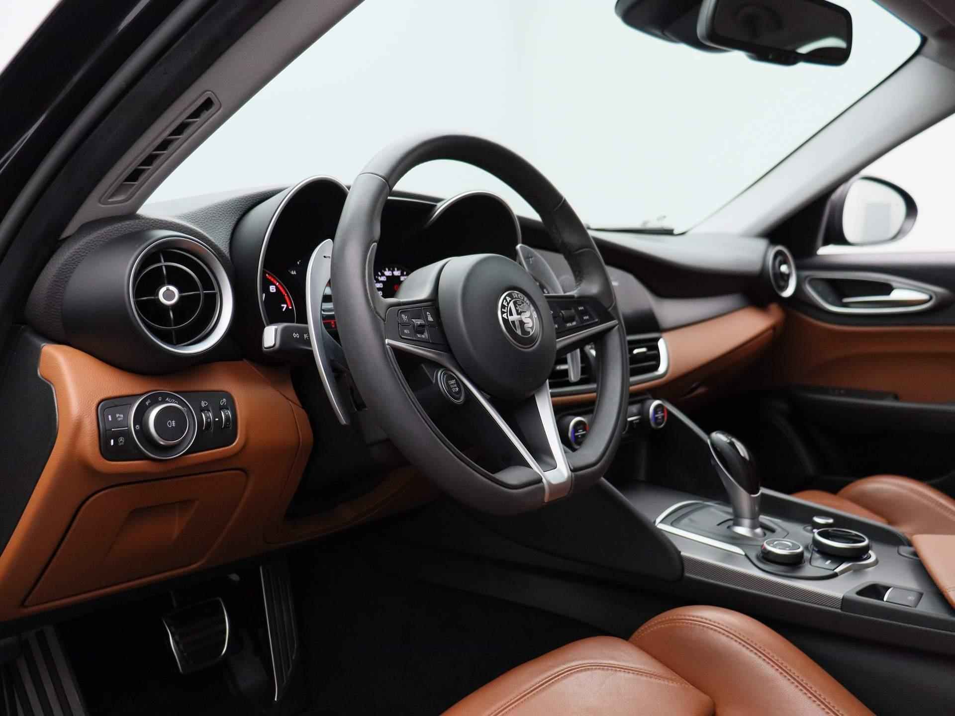 Alfa Romeo Giulia 2.0T Super | Camera | Lederen Bekleding | Climate-Control | Stoelverwarming | Stuurverwarming | Cruise-Control | bestuurder stoel elektrisch verstelbaar | - 37/45