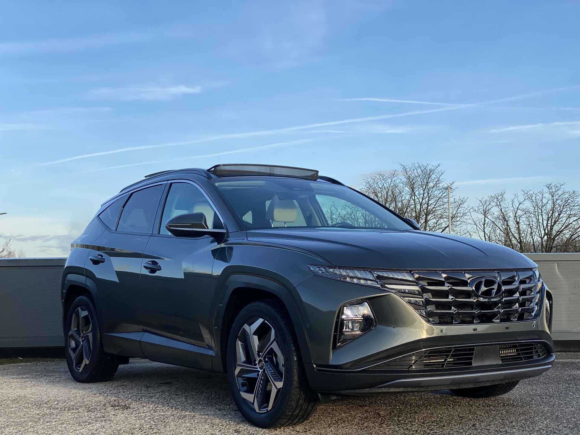 Hyundai Tucson 1.6 T-GDI 230 PK HEV Premium Sky | Lederen bekleding & Memory | 19'' 2-tone lichtmetalen velgen | Blind spot camera view | - 4/44