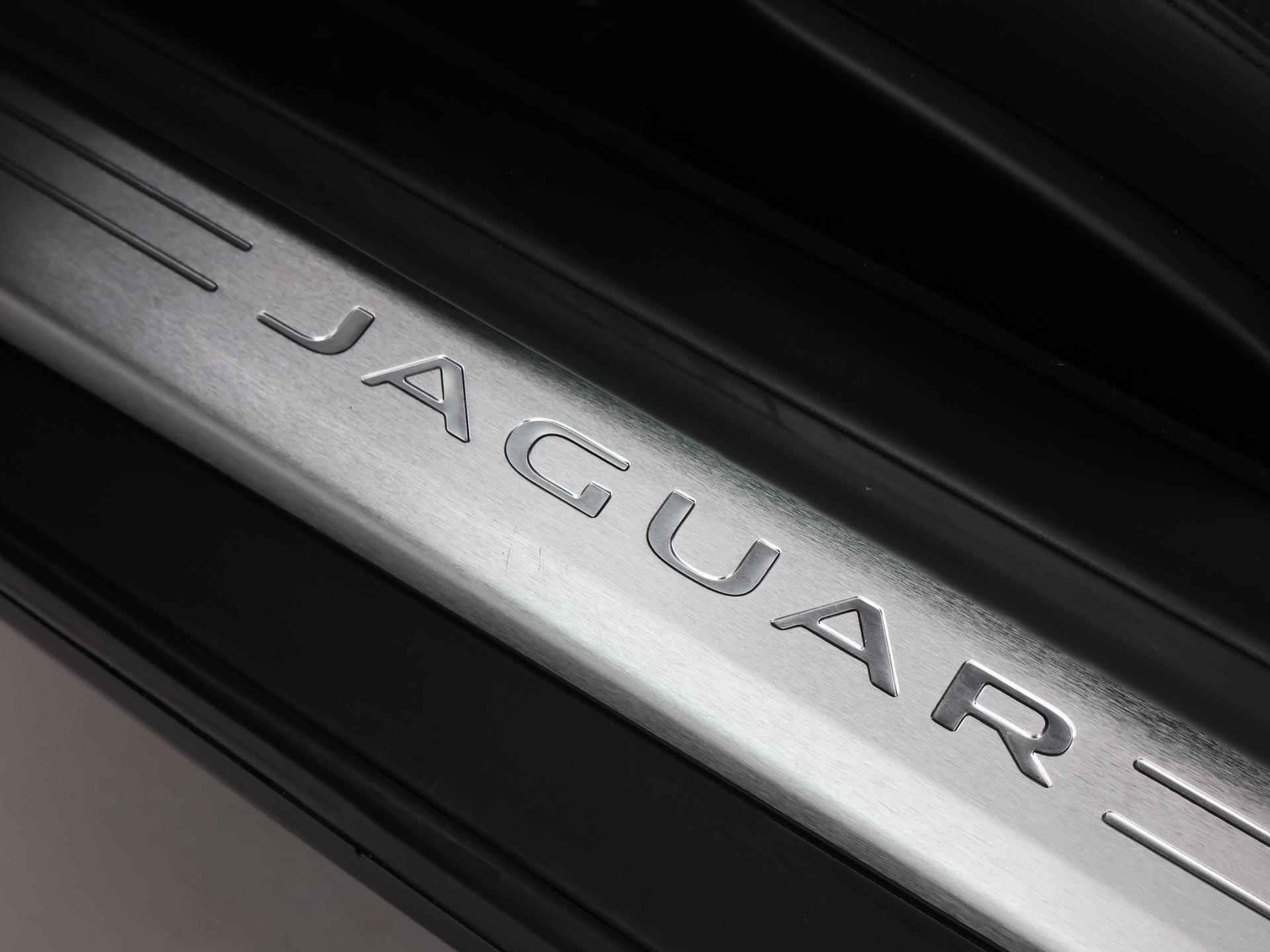 Jaguar F-TYPE 3.0 V6 340 PK COUPÉ ORIG. NL *19.085 KM* + PERFORMANCE STOELEN / PANORAMA - 40/48