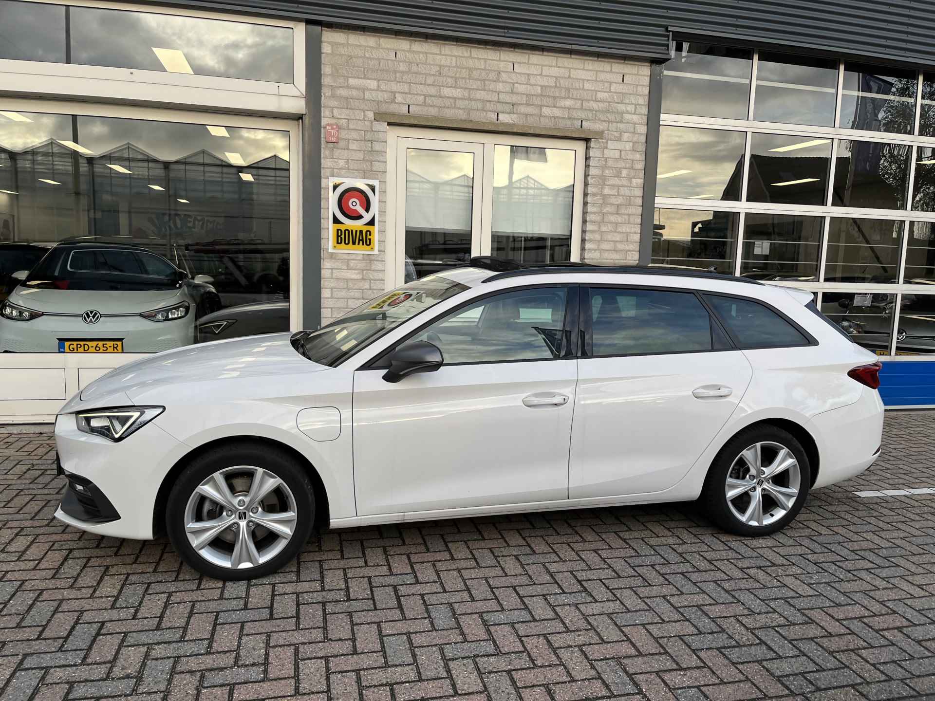 SEAT Leon Sportstourer 1.4 TSI eHybrid PHEV FR / AUTOMAAT/ PANO/ MATRIX/ PARK. SENSOREN/ STOEL-STUUR VERWARM./ ADAPT. CRUISE/ APP CONNECT/ NAVI/ CLIMA/ DAB - 3/31