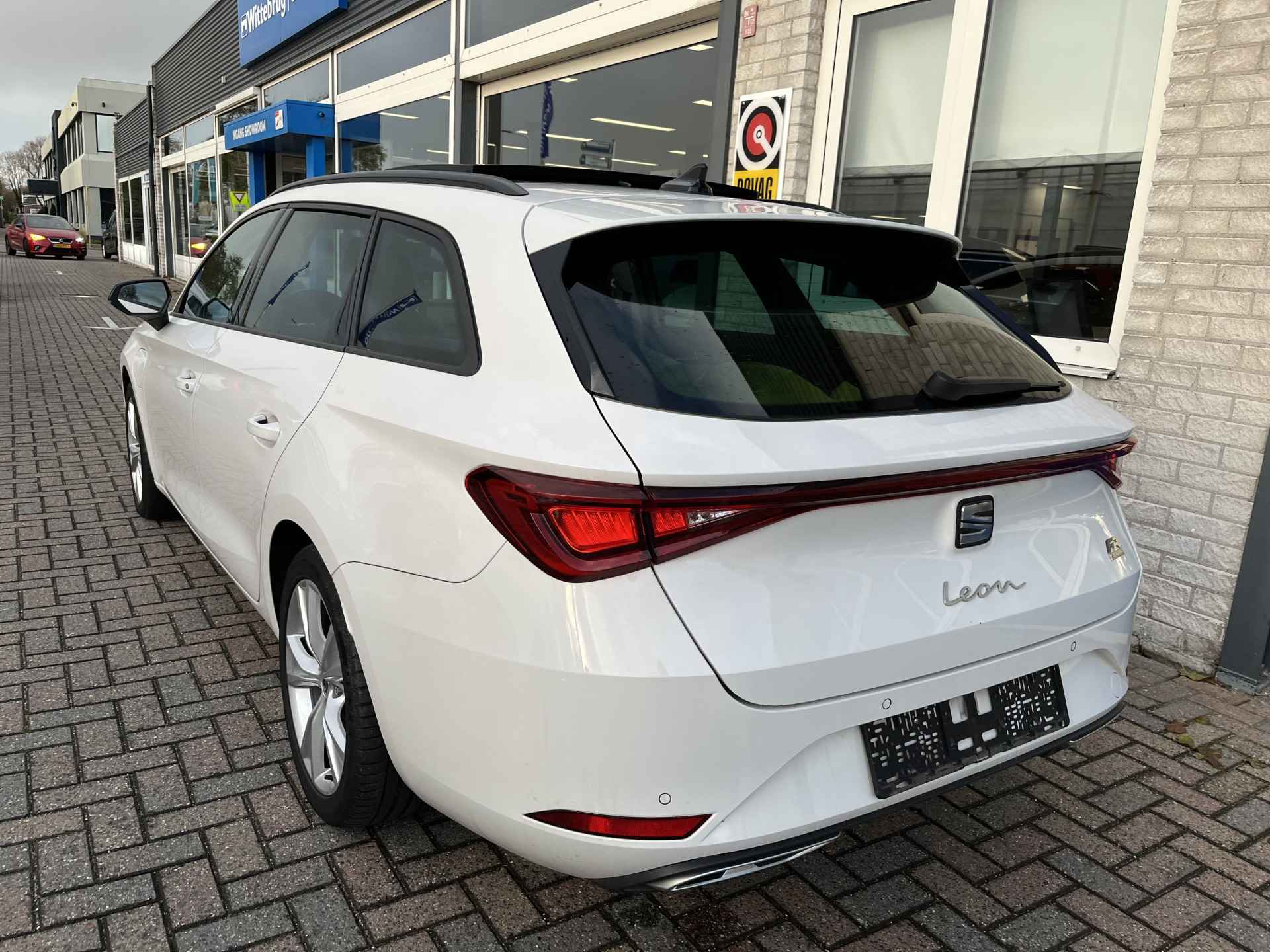 SEAT Leon Sportstourer 1.4 TSI eHybrid PHEV FR / AUTOMAAT/ PANO/ MATRIX/ PARK. SENSOREN/ STOEL-STUUR VERWARM./ ADAPT. CRUISE/ APP CONNECT/ NAVI/ CLIMA/ DAB - 6/31