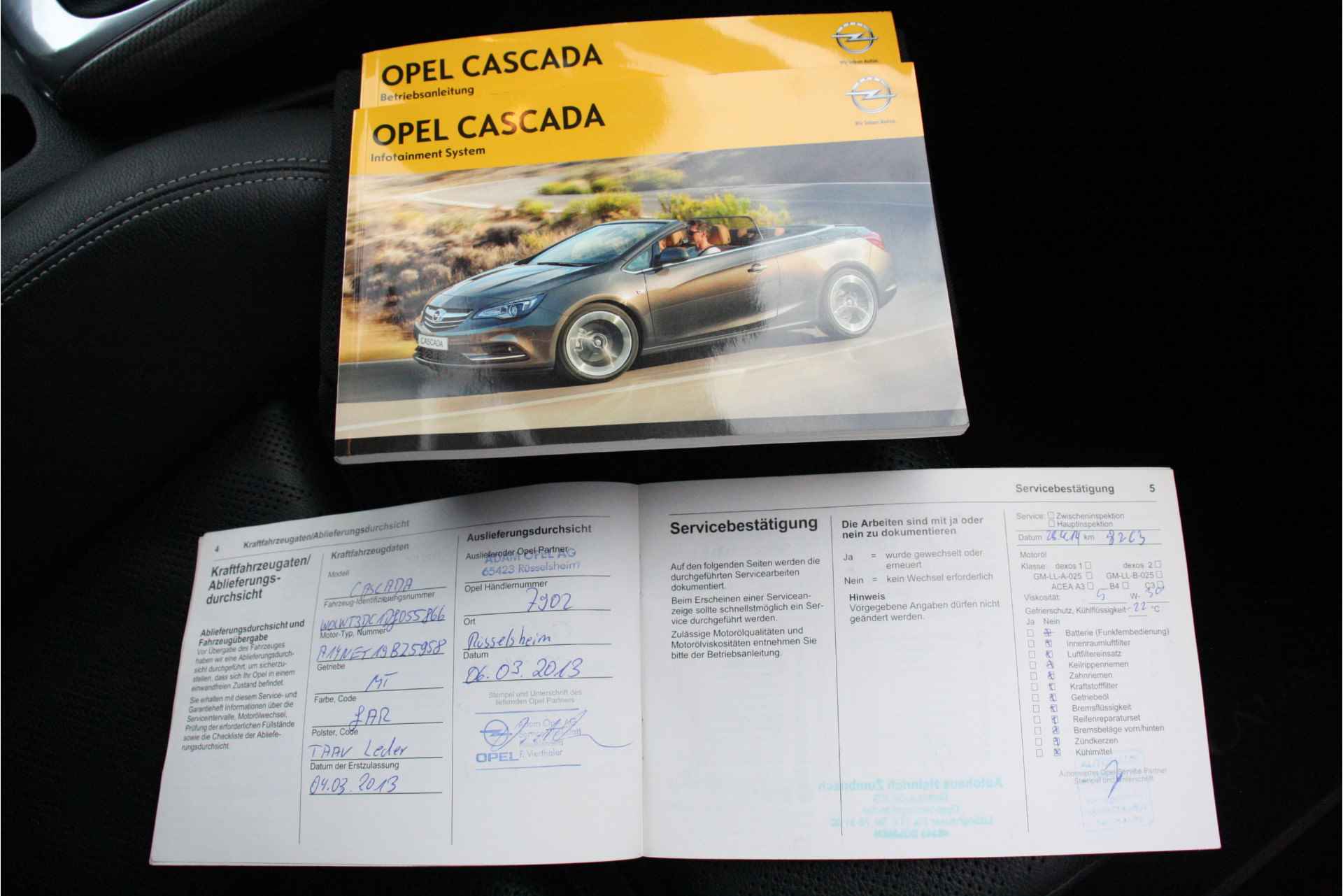 Opel Cascada 1.4 TURBO 140PK INNOVATION+ / NAVI / LEDER / CLIMA / LED / AGR / PDC / 19" LMV / CAMERA / UNIEK / WINTERPAKKET / NIEUWSTAAT !! - 37/38