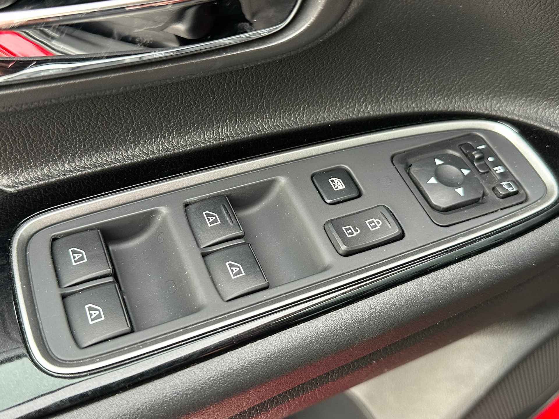 MITSUBISHI Outlander 2.4 DOHC MIVEC PHEV 4WD Aut Pure+ | TREKHAAK  | Carplay | CRUISE CONTROL | CLIMATE CONTROL | ALL SEASON BANDEN | - 29/39