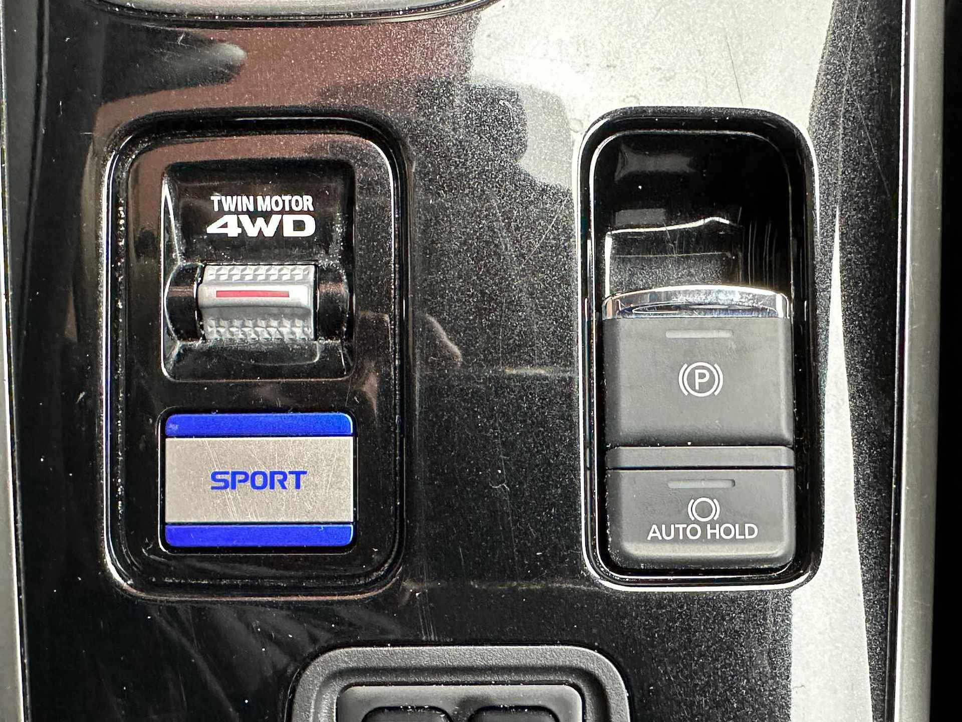 MITSUBISHI Outlander 2.4 DOHC MIVEC PHEV 4WD Aut Pure+ | TREKHAAK  | Carplay | CRUISE CONTROL | CLIMATE CONTROL | ALL SEASON BANDEN | - 31/39