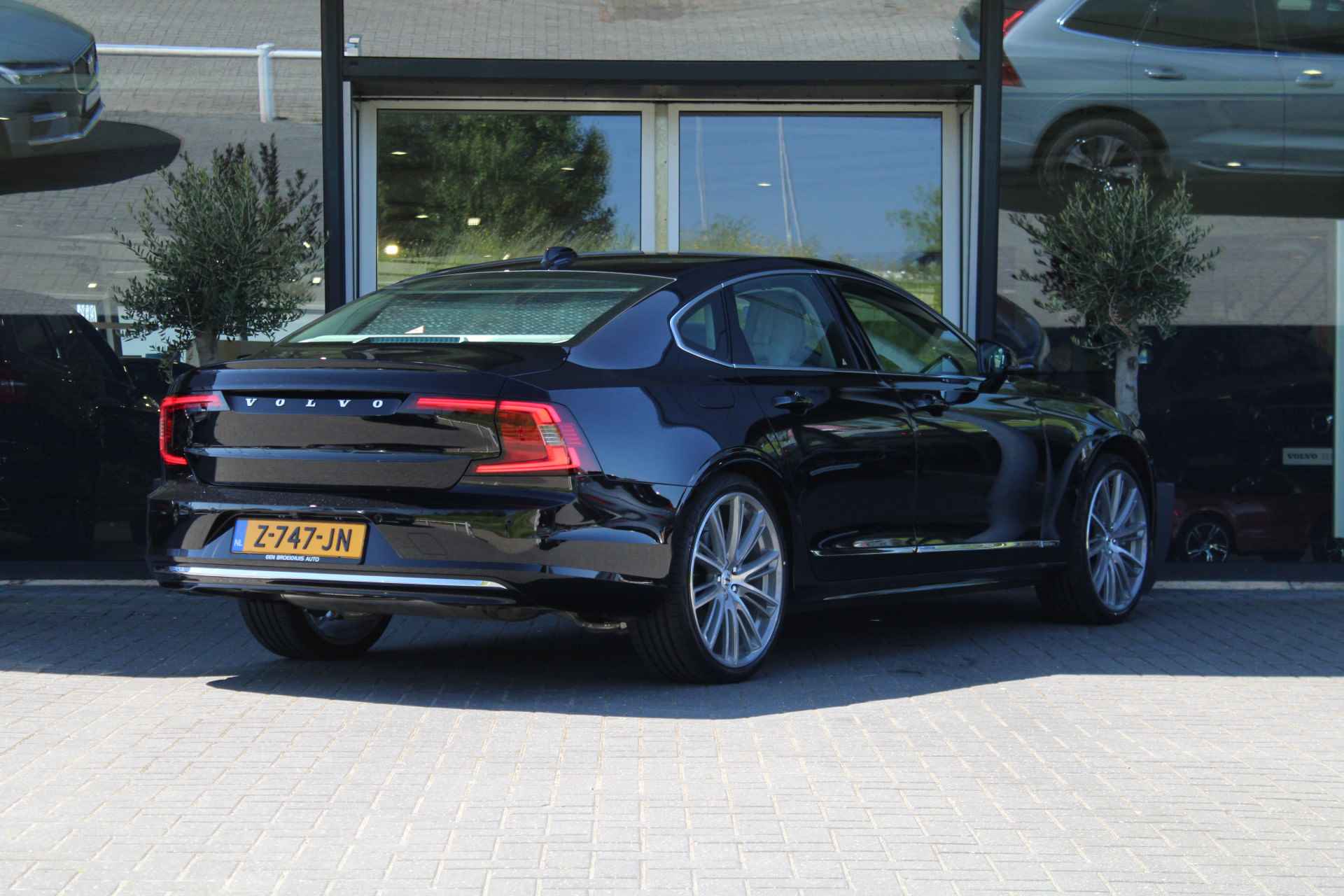 Volvo S90 T8 Plus Bright | Luchtvering | 21" | Stoelventilatie | Gelamineerd Glas | Adaptive Cruise | Trekhaak | BLIS - 2/45