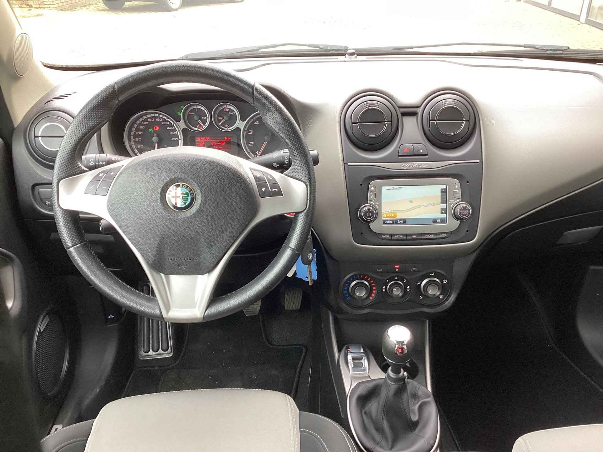 Alfa Romeo MiTo 0.9 Twin Air 105 PK, Airco, Cruise control, Böse systeem, lm velgen etc RIJKLAAR INCL GAR - 17/18