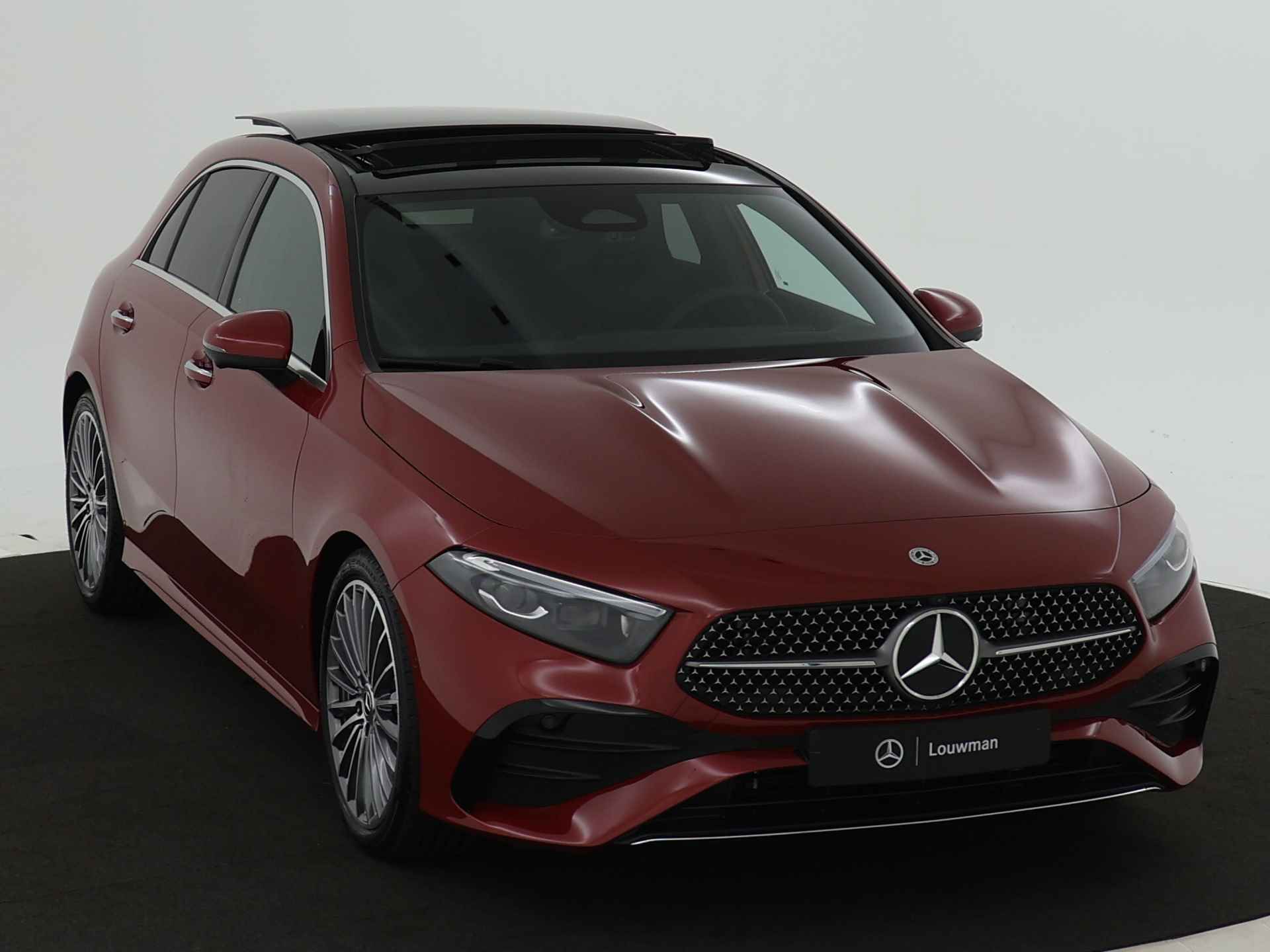 Mercedes-Benz A-Klasse 180 Star Edition AMG Line Plus | Antidiefstalpakket URBAN GUARD PLUS | Dodehoekassistent | 	Parkeerpakket met 360°-camera | Extra USB-poorten | KEYLESS GO | Sfeerverlichting | Head-up display | Verwarmde stoelen vooraan | - 23/40