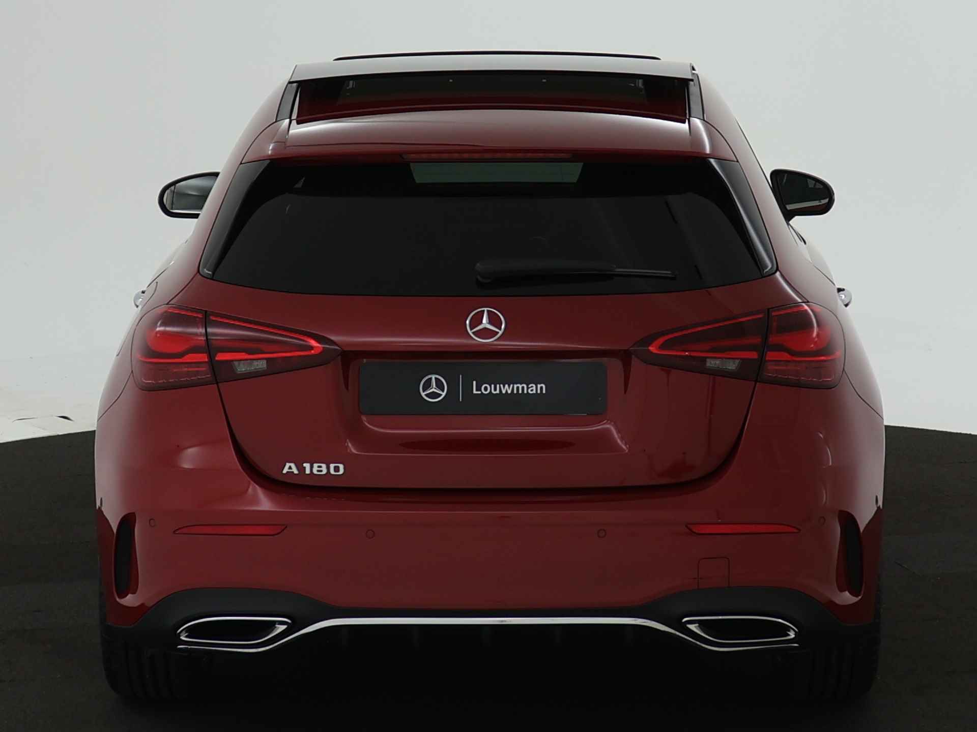 Mercedes-Benz A-Klasse 180 Star Edition AMG Line Plus | Antidiefstalpakket URBAN GUARD PLUS | Dodehoekassistent | 	Parkeerpakket met 360°-camera | Extra USB-poorten | KEYLESS GO | Sfeerverlichting | Head-up display | Verwarmde stoelen vooraan | - 24/40