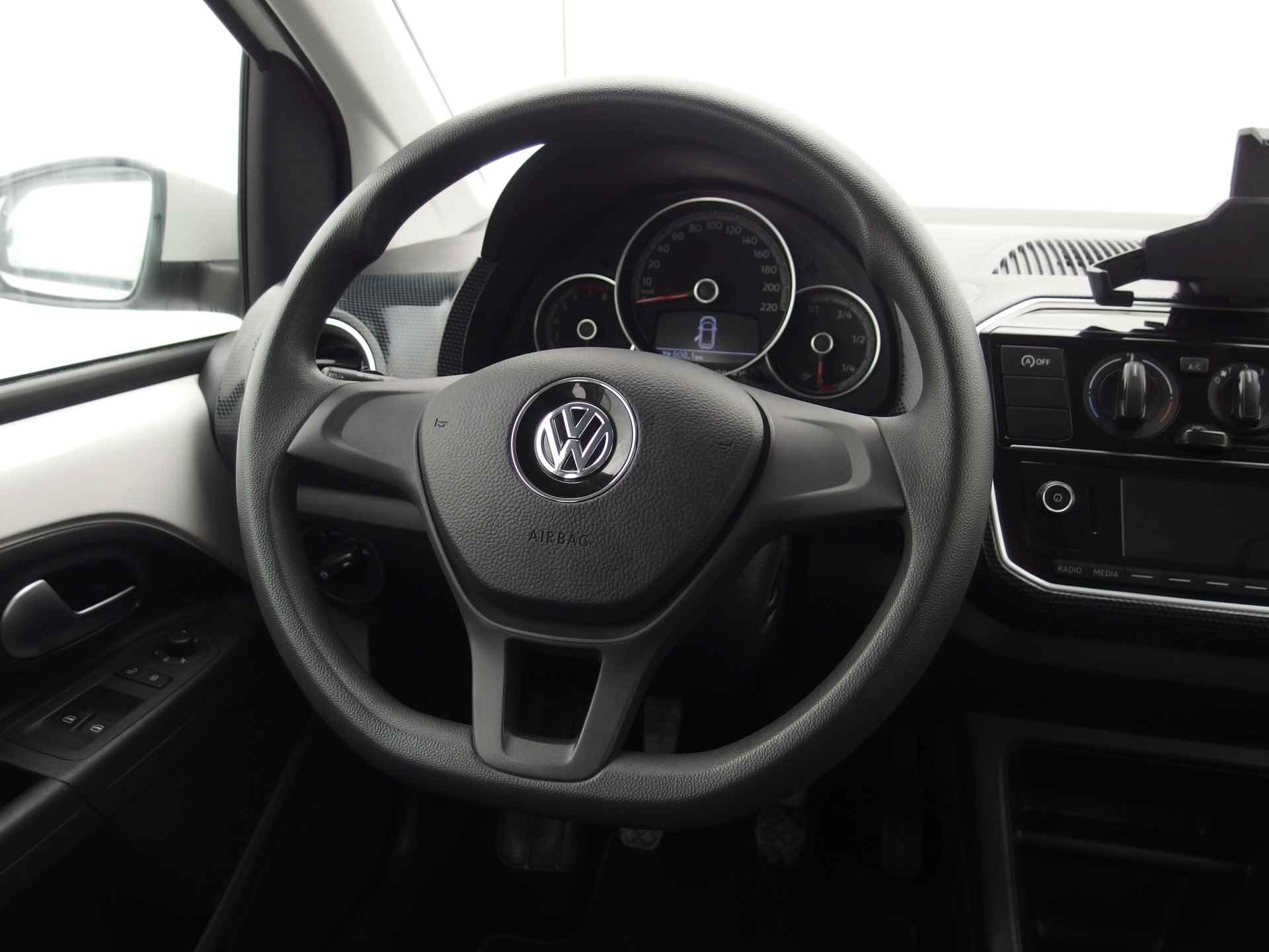 Volkswagen up! 1.0 BMT move up! CRUISE / PARKEERSENSOREN / AIRCO / BLUETOOTH / ELEK RAMEN - 20/29