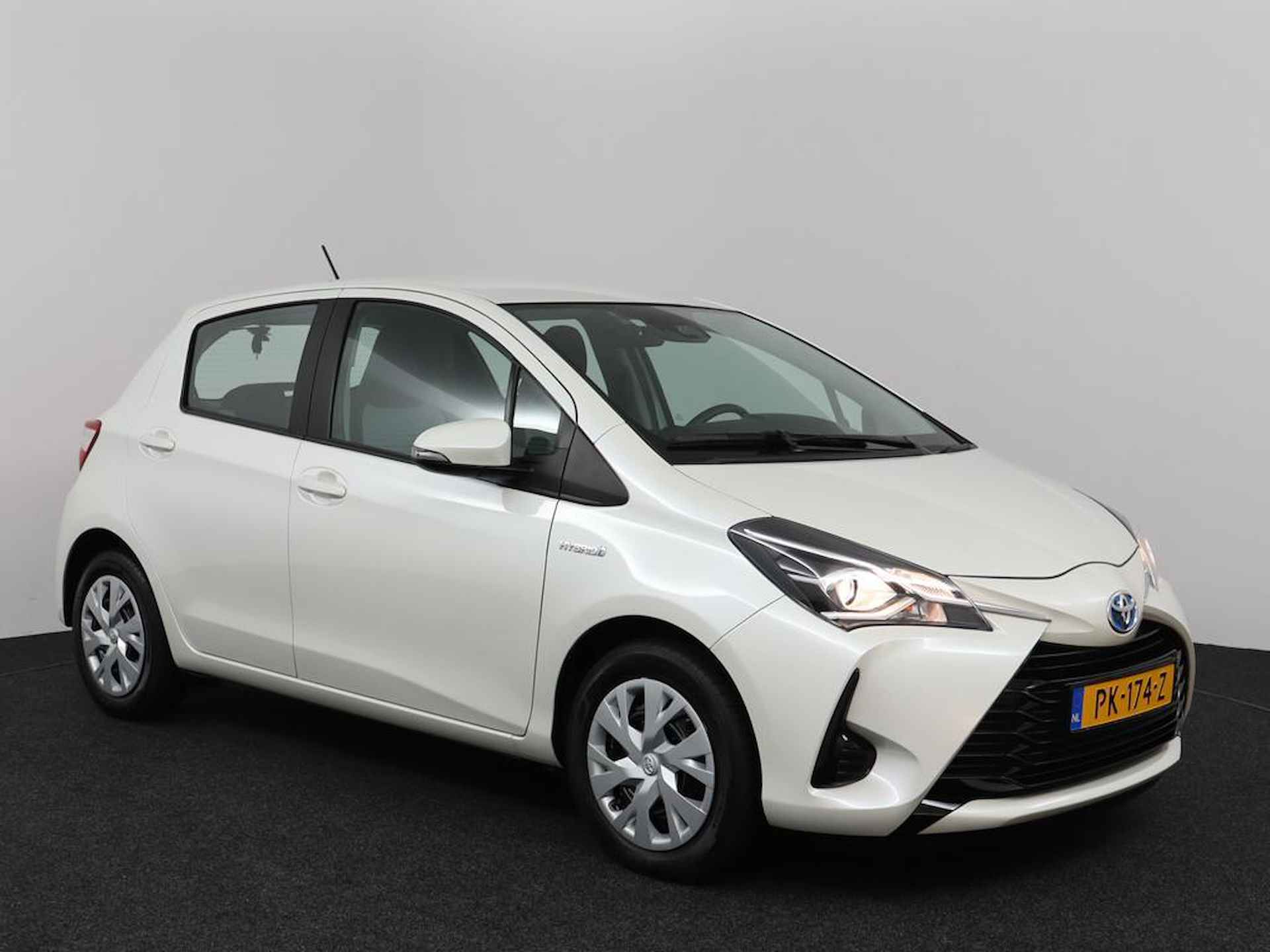 Toyota Yaris 1.5 Hybrid AUTOMAAT | Achteruitrijcamera | Eerste Eigenaar | Dealer onderhouden | Cruise Control | Metallic lak - 3/49