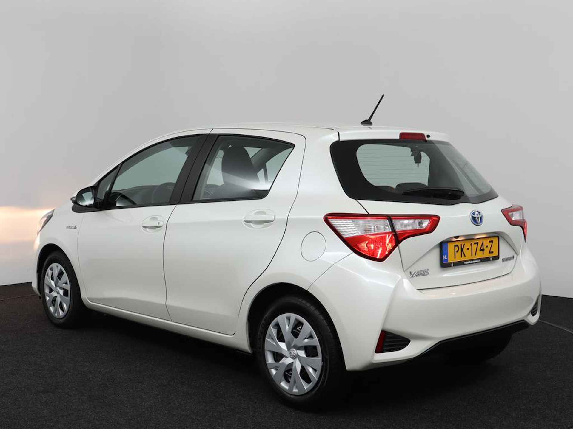 Toyota Yaris 1.5 Hybrid AUTOMAAT | Achteruitrijcamera | Eerste Eigenaar | Dealer onderhouden | Cruise Control | Metallic lak - 7/49