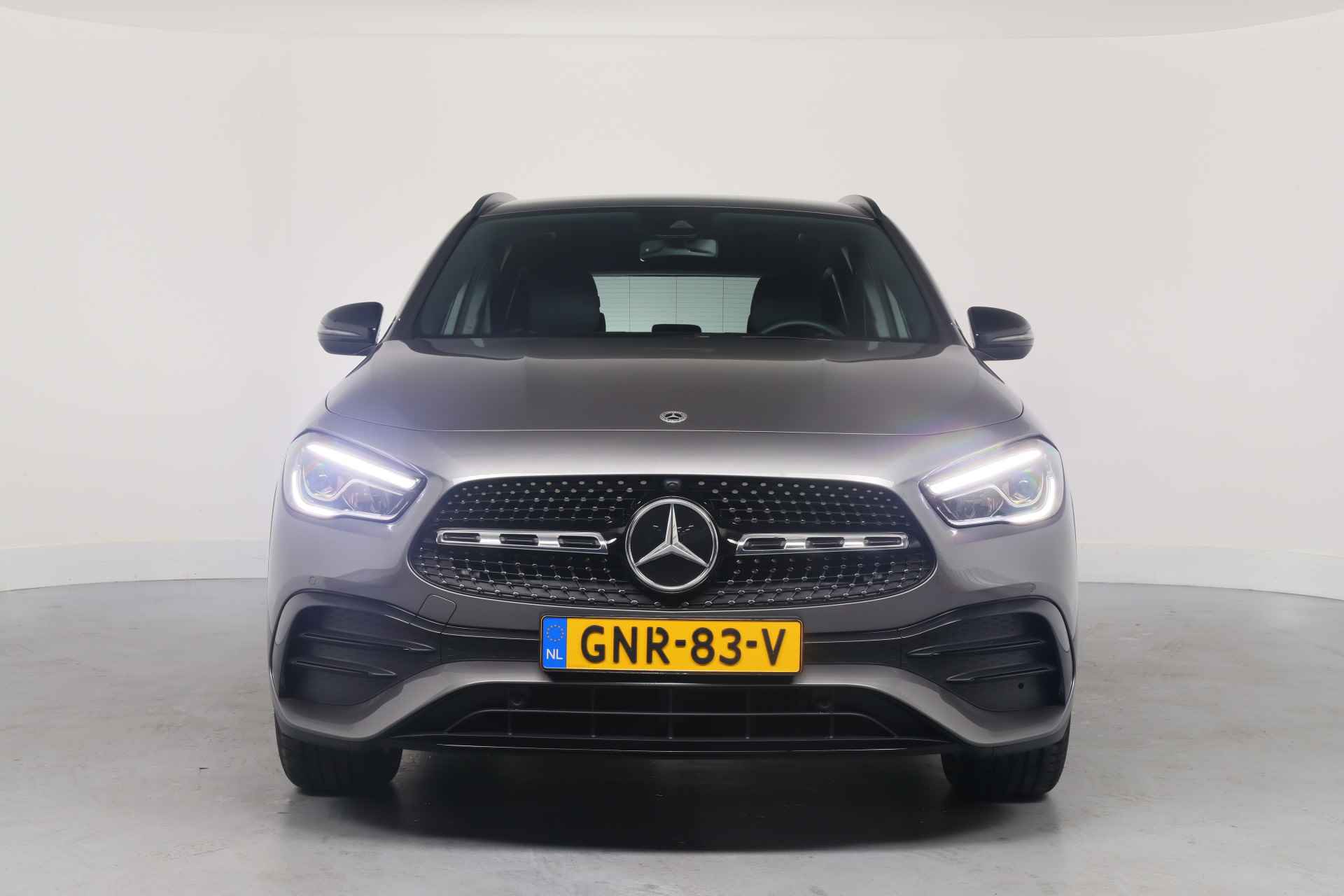 Mercedes-Benz GLA 180 AMG Line | Led | Elektr Achterklep | Stoelverwarming | Leder/Alcantara | Climate Control | Navigatie | Parkeersensoren | Spo - 2/38