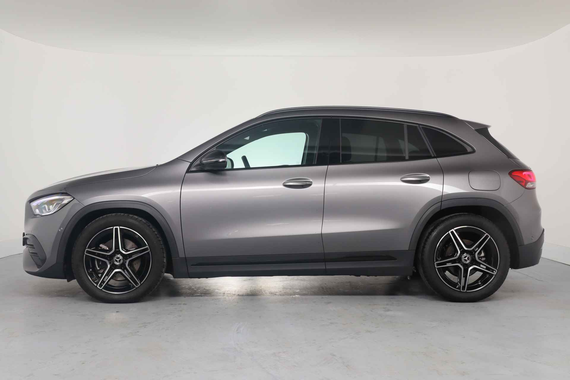 Mercedes-Benz GLA 180 AMG Line | Led | Elektr Achterklep | Stoelverwarming | Leder/Alcantara | Climate Control | Navigatie | Parkeersensoren | Spo - 5/38