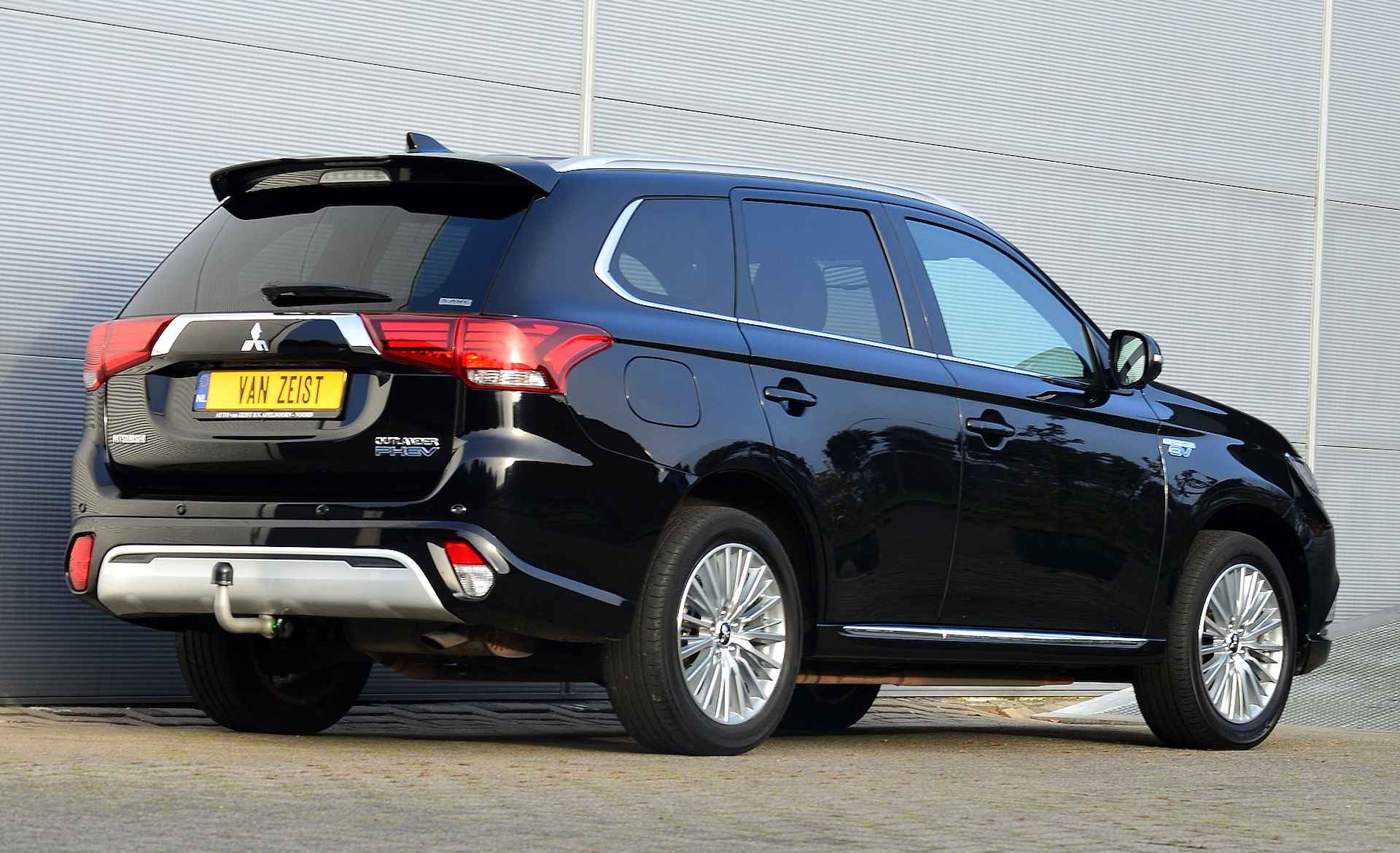 Mitsubishi Outlander PHEV 2.4 INSTYLE 4WD | PLUG IN HYBRID | V2G | FULL OPTIONS | LEER | STANDKACHEL | TREKHAAK 1500KG | ALL IN RIJKLAARPRIJS - 11/54