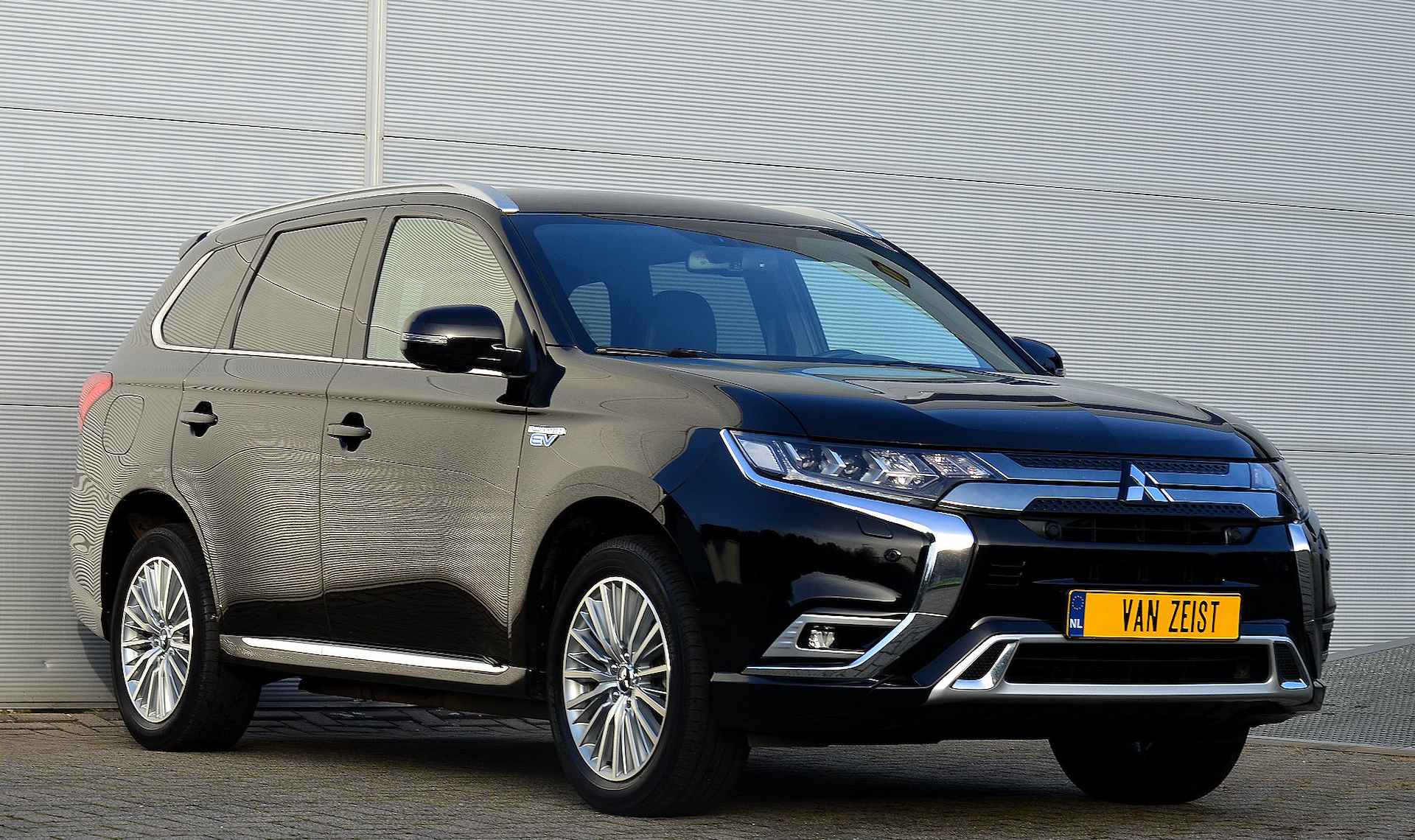 Mitsubishi Outlander PHEV 2.4 INSTYLE 4WD | PLUG IN HYBRID | V2G | FULL OPTIONS | LEER | STANDKACHEL | TREKHAAK 1500KG | ALL IN RIJKLAARPRIJS - 13/54