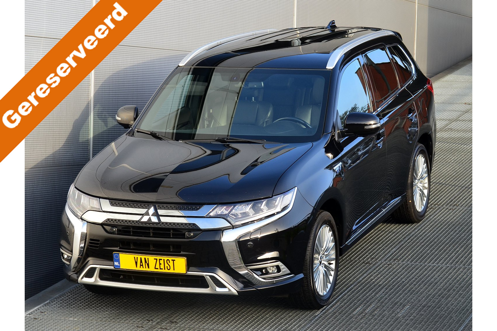 Mitsubishi Outlander PHEV 2.4 INSTYLE 4WD | PLUG IN HYBRID | V2G | FULL OPTIONS | LEER | STANDKACHEL | TREKHAAK 1500KG | ALL IN RIJKLAARPRIJS