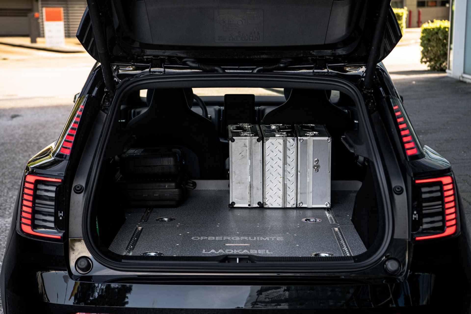 Volvo EX30 Single Motor Extended Range Plus 69 kWh | Cargo | Grijs Kenteken |  Uit Voorraad Leverbaar | Stoel en Stuurverwarming | Donker Glas | - 4/40