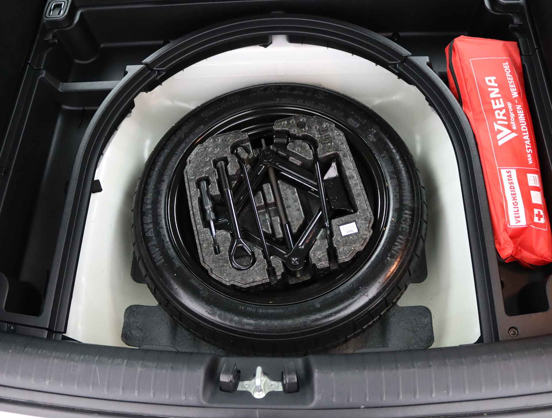 Kia Niro 1.6 GDi Hybrid DynamicLine - Navigatie - Trekhaak - Camera - Parkeersensoren achter - Fabrieksgarantie tot 05-2028 - 56/76