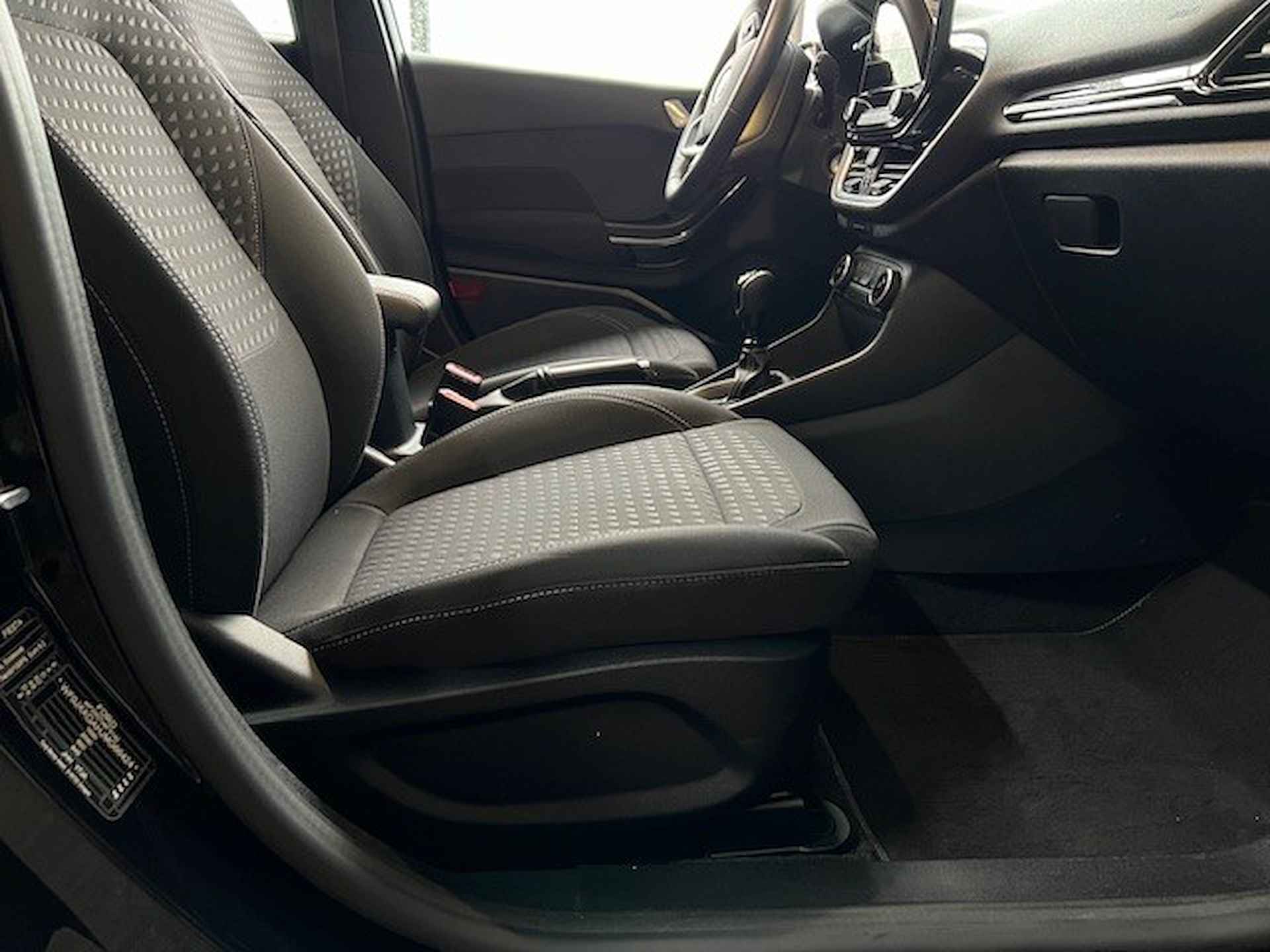 Ford Fiesta 1.0 EcoBoost 100PK TITANIUM | NAVIGATIE| CRUISE CONTROL| CLIMATE CONTROL| DAB| MISTLAMPEN - 25/32