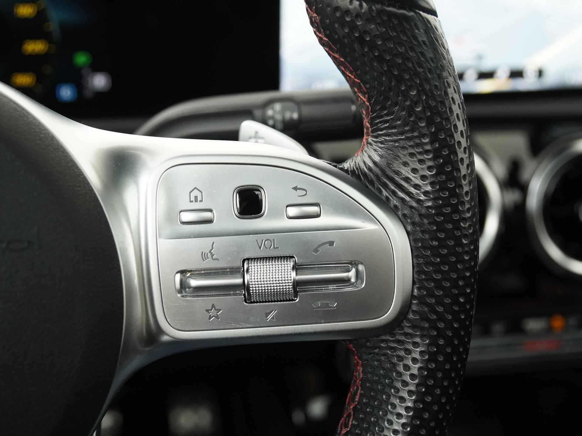 Mercedes-Benz A-Klasse 200 AMG Night | Panoramadak | Carplay | Camera | Adapt cruise |  Zondag Open! - 9/36