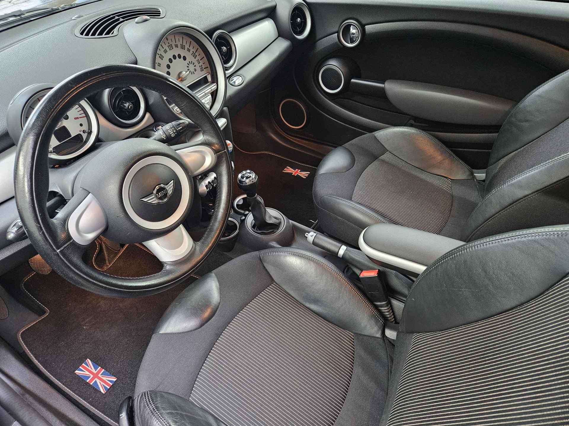 Mini Cooper 1.6 Chili 6 bak/Apple Carplay/Parkeersens./Clima control/Half leder/17''LMV/(MET GARANTIE*) - 8/25