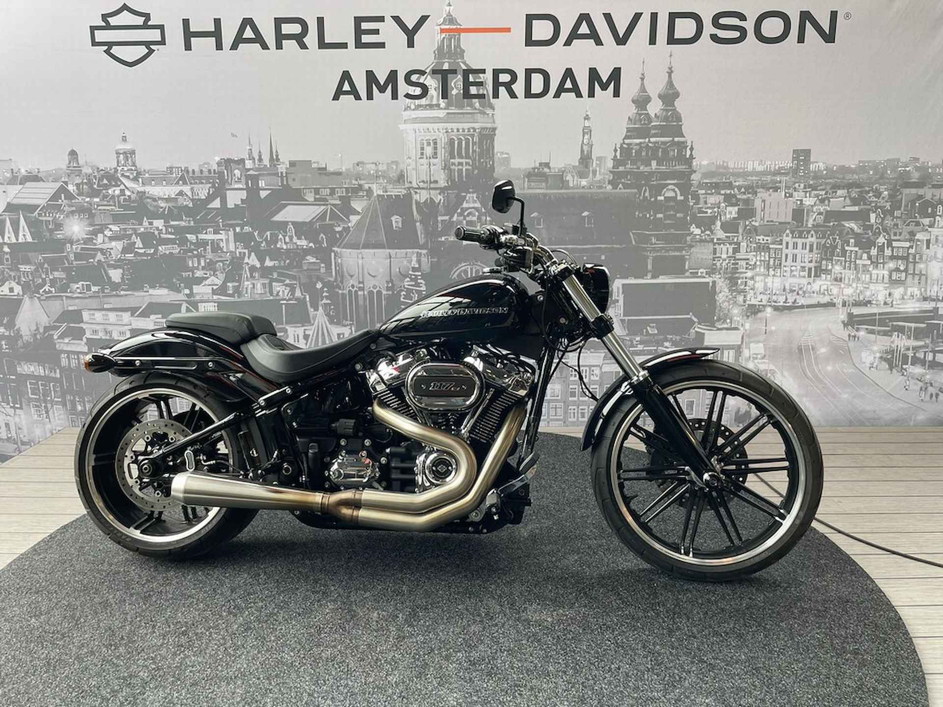 Harley-Davidson FXBR BREAKOUT - 1/8