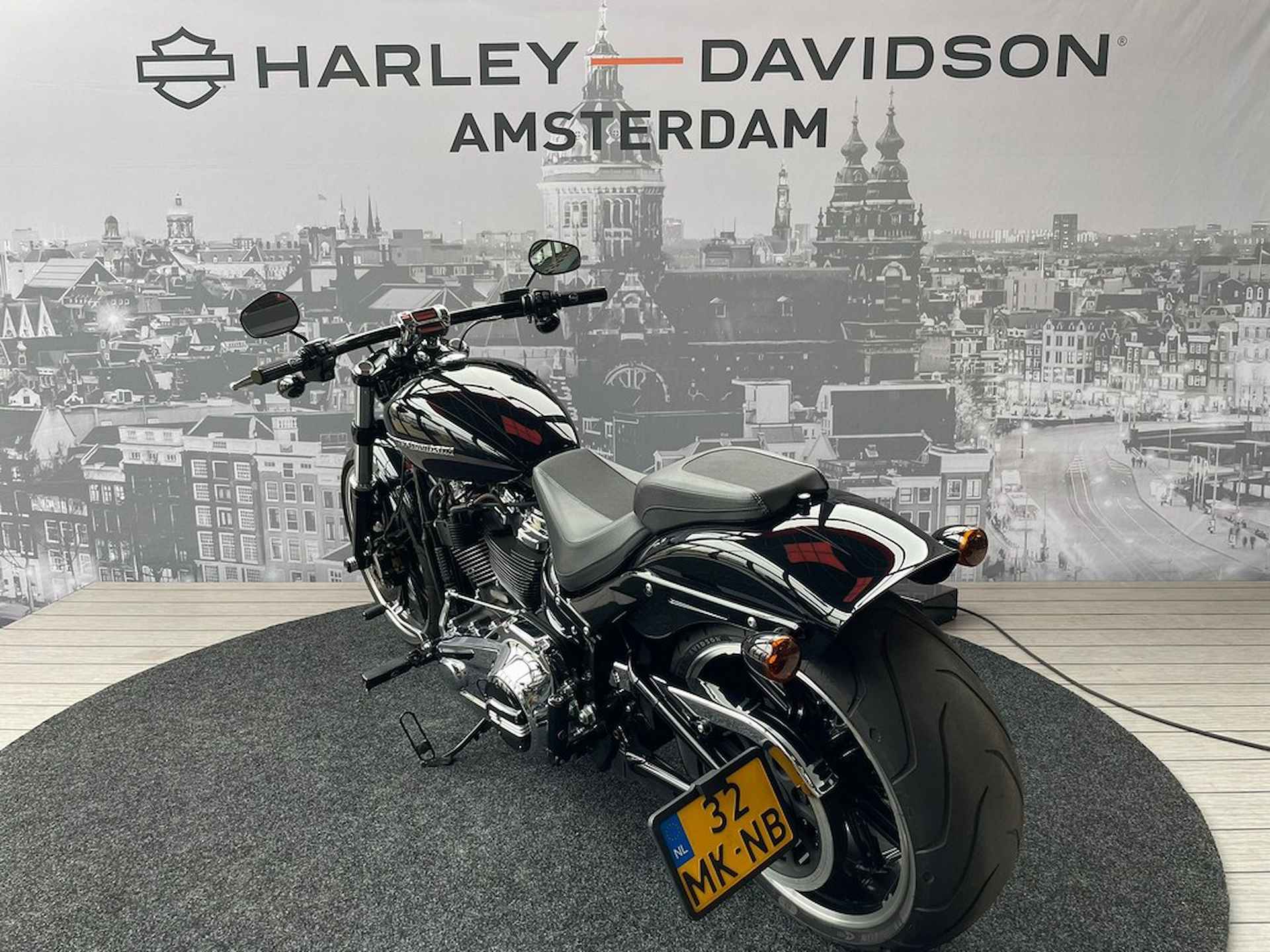 Harley-Davidson FXBR BREAKOUT - 6/8