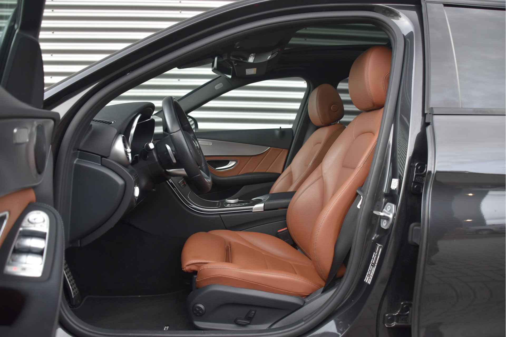 Mercedes-Benz C-Klasse Estate 180 Business Solution AMG | Panoramadak | Nightpakket | Trekhaak | DAB | - 8/19