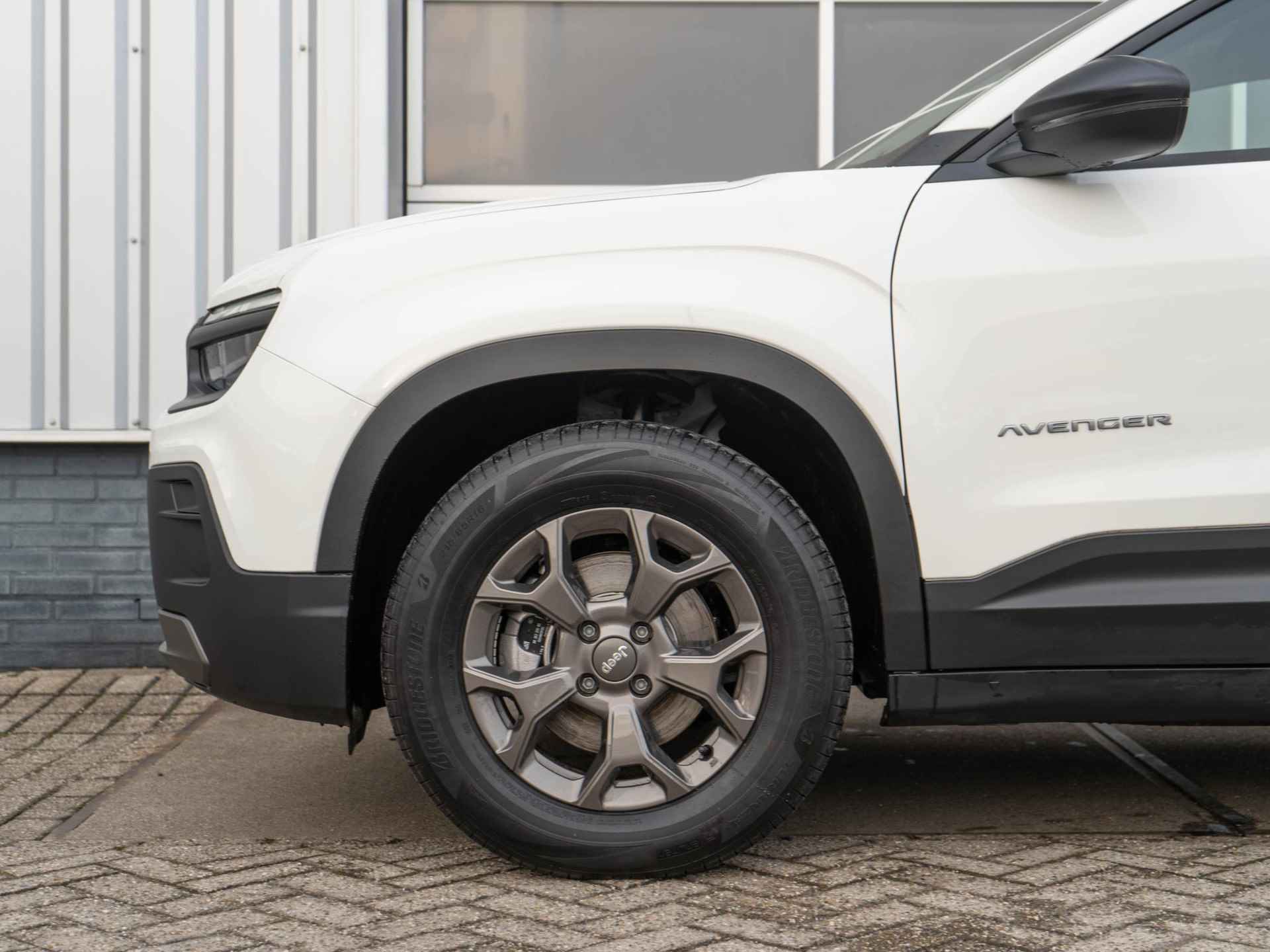 Jeep Avenger Longitude Business Pack 54 kWh | Winter Pack | Uit voorraad leverbaar | Subsidie € 2.000,- * - 10/30