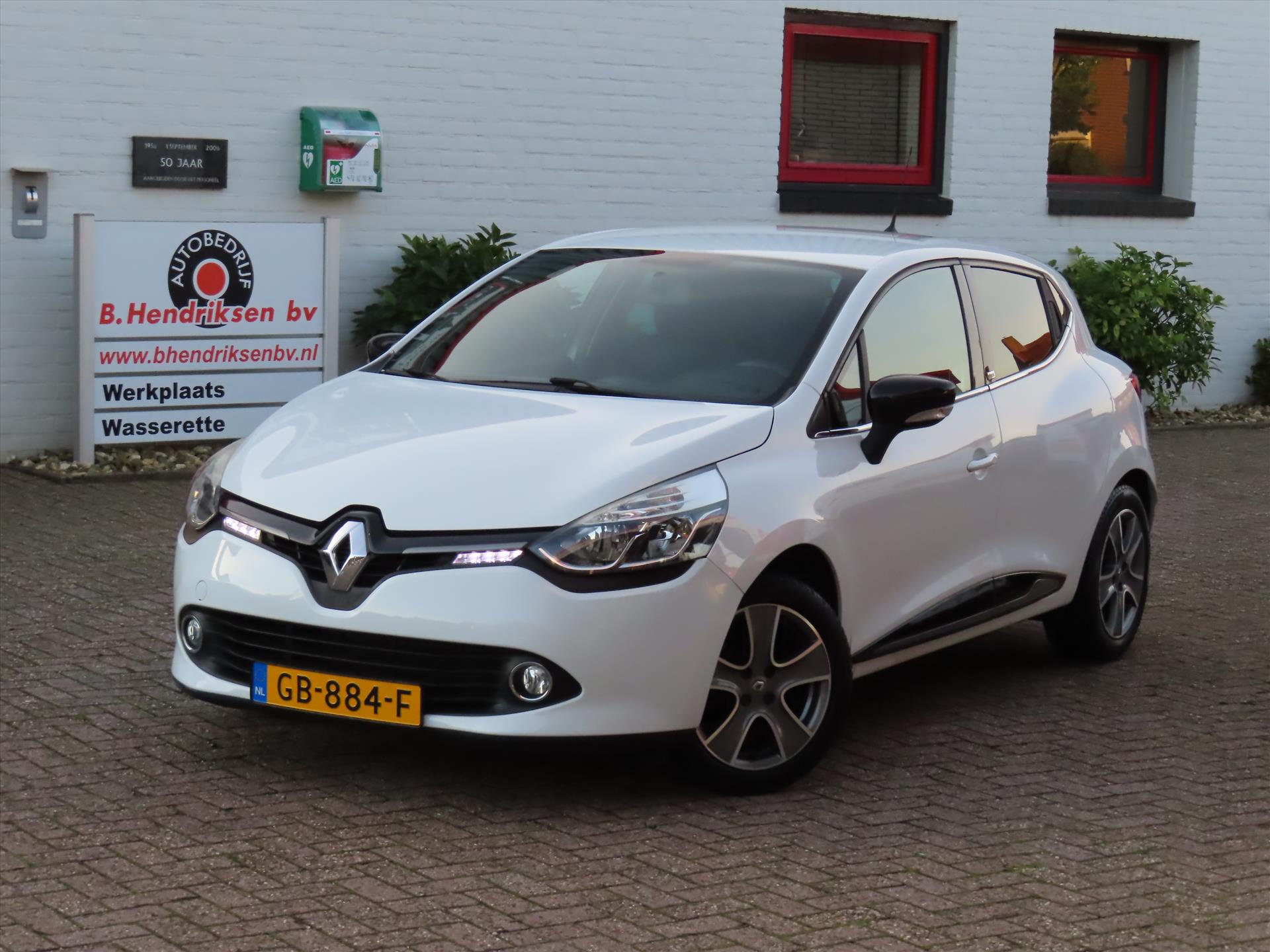 Renault Clio Energy TCe 90pk Night&Day/ Trekhaak/ Parkeersensoren/ Navigatie/ Cruise control/ Airco/ Getinte ramen/  Origineel NL/ NAP