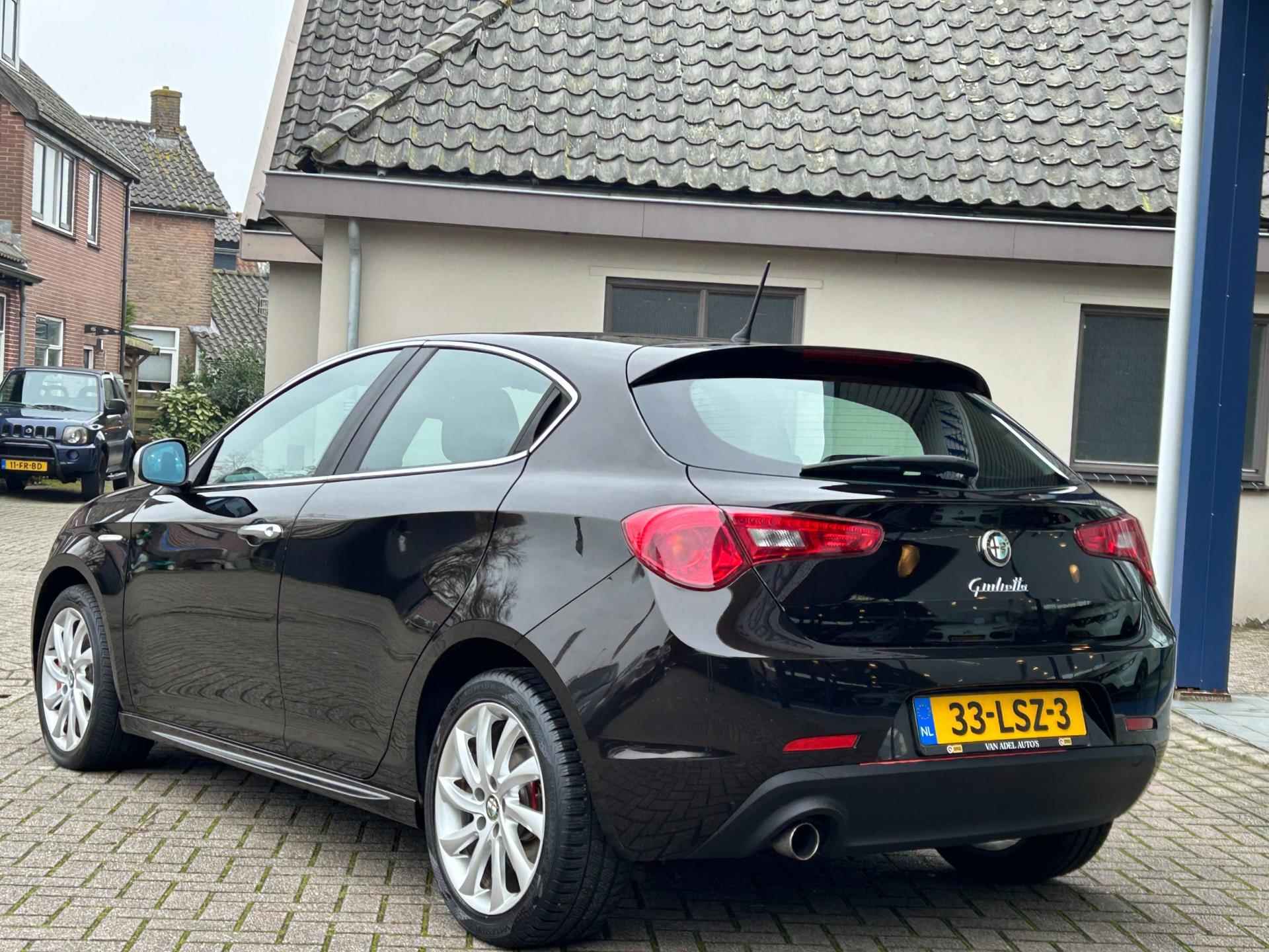 Alfa Romeo Giulietta 1.4 T Distinctive 170PK Half Leer Clima Cruise 17" LM-Velgen NAP NL-Auto! - 3/19